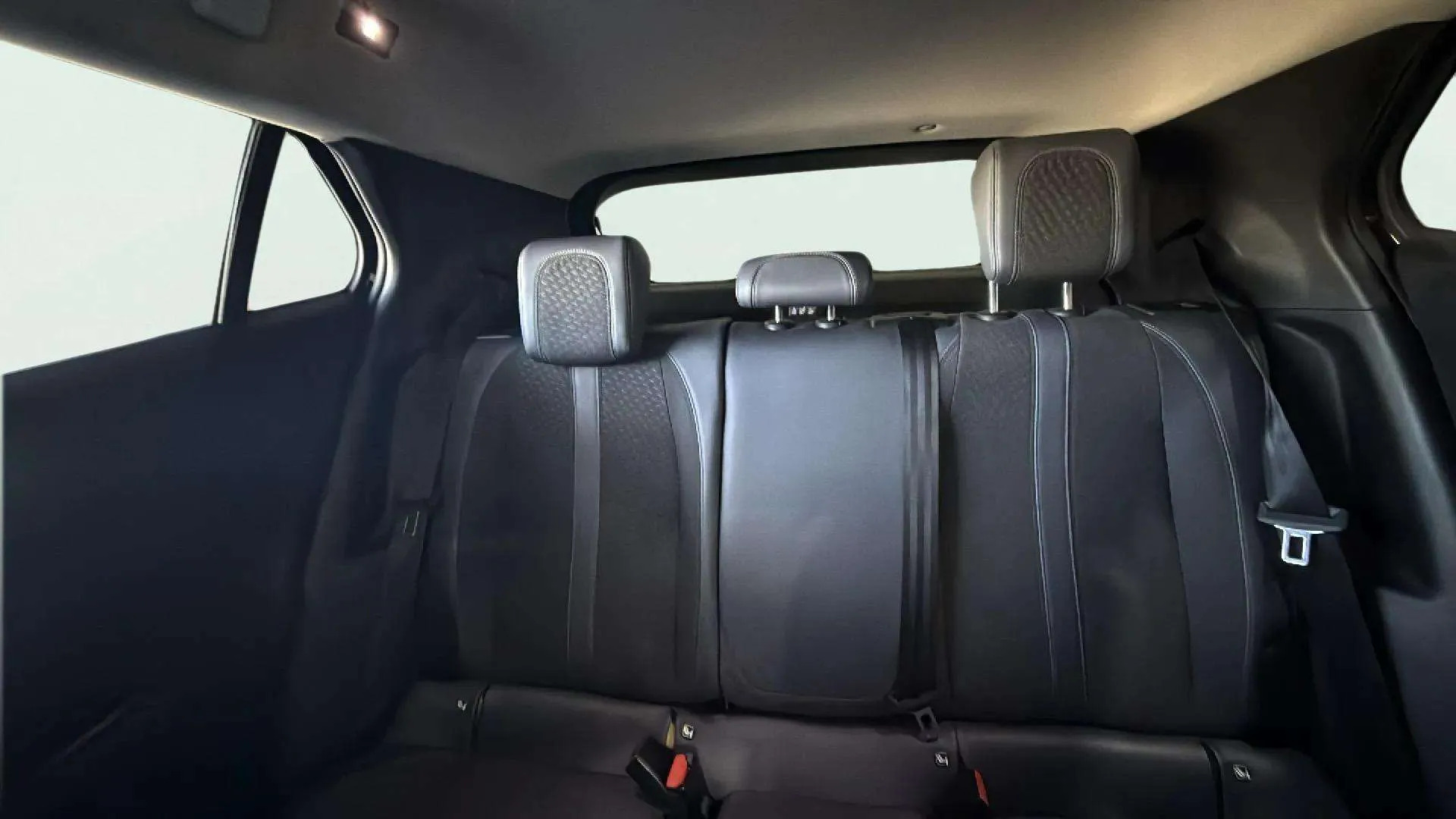 Peugeot 2008 Allure PureTech 130 BVM6 - foto 13