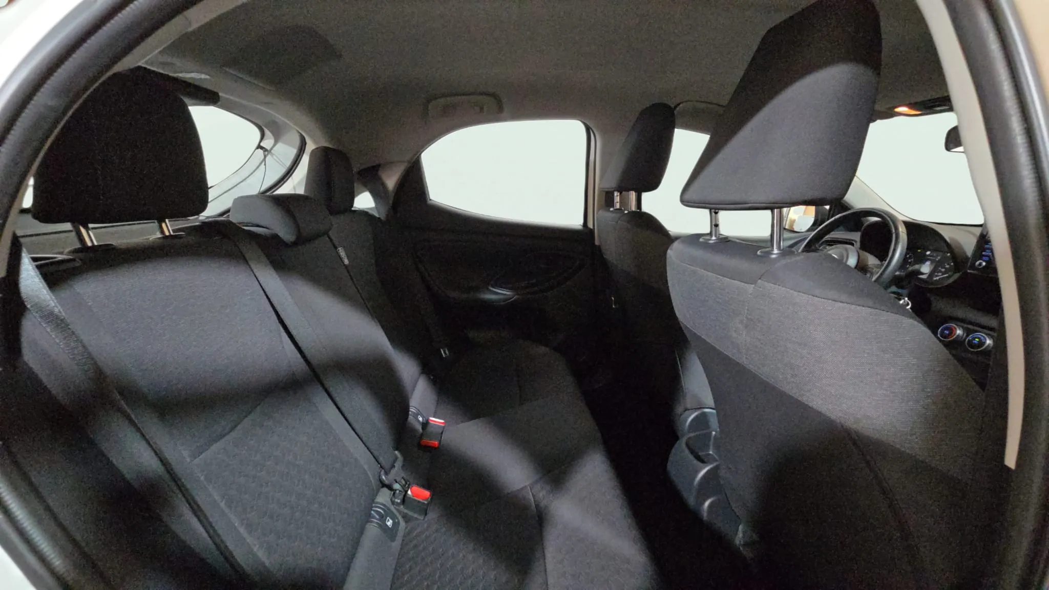 Toyota Yaris 1.0 70 Active - foto 17