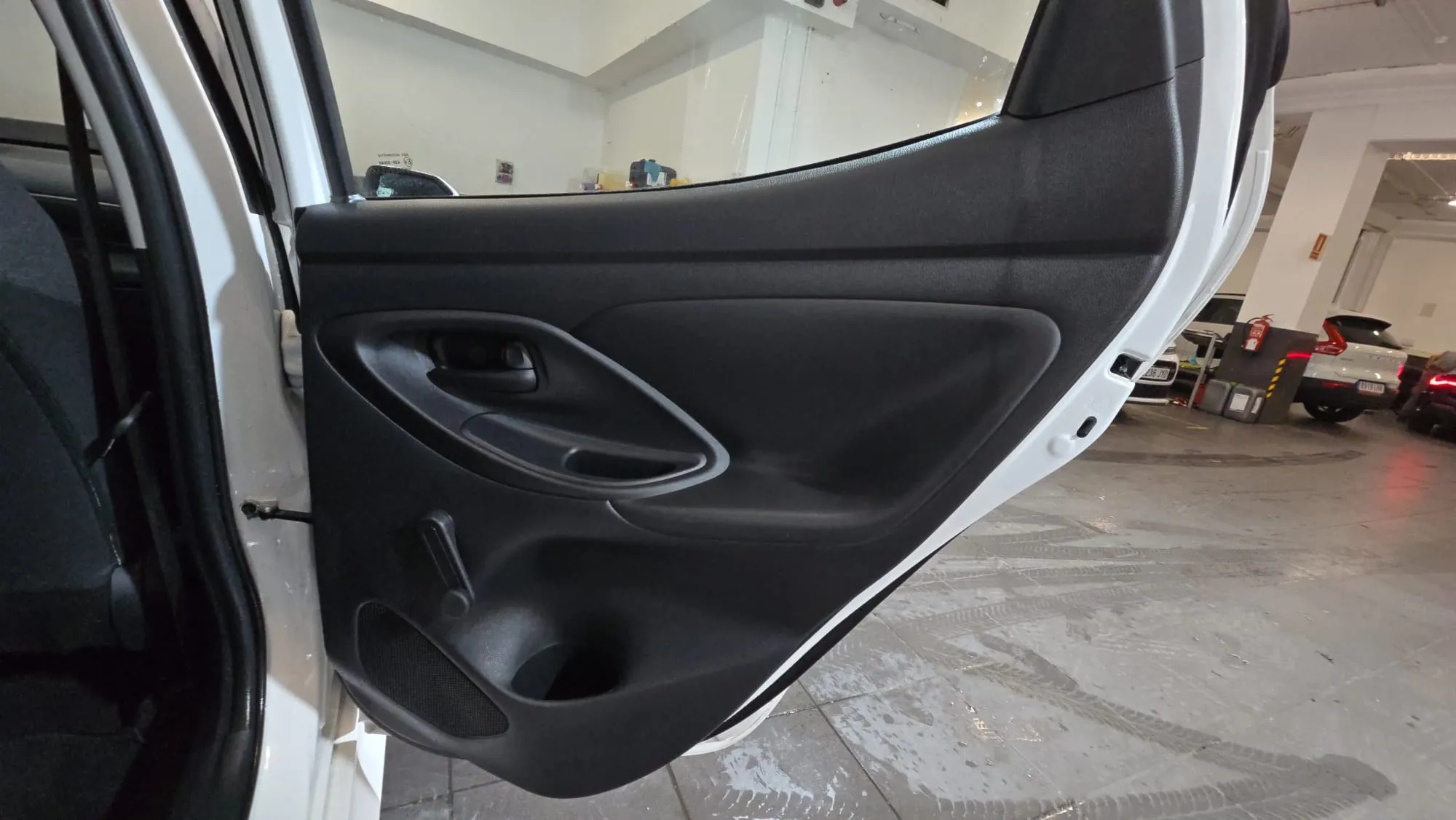 Toyota Yaris 1.0 70 Active - foto 20