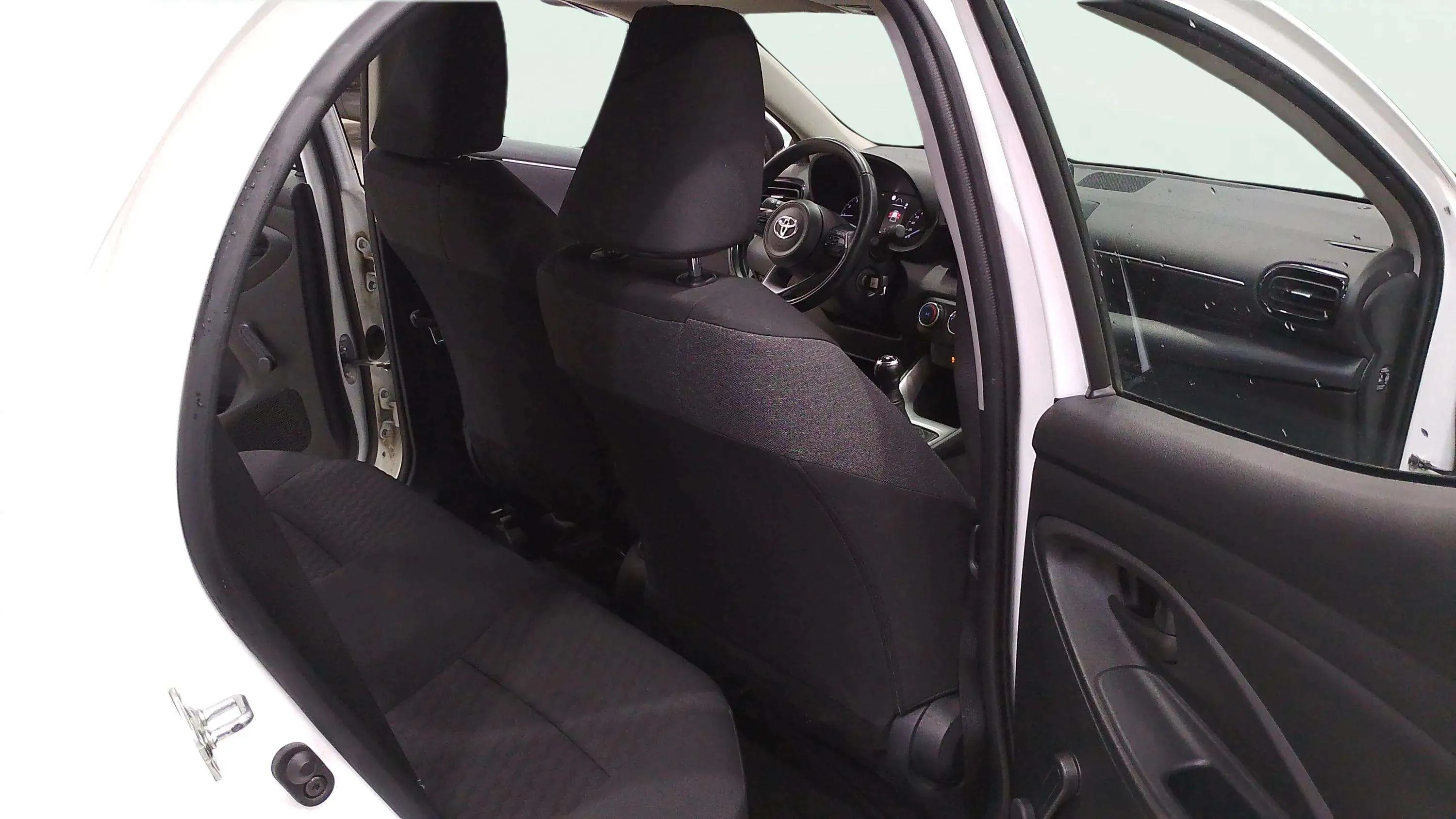 Toyota Yaris 1.0 70 Active - foto 17
