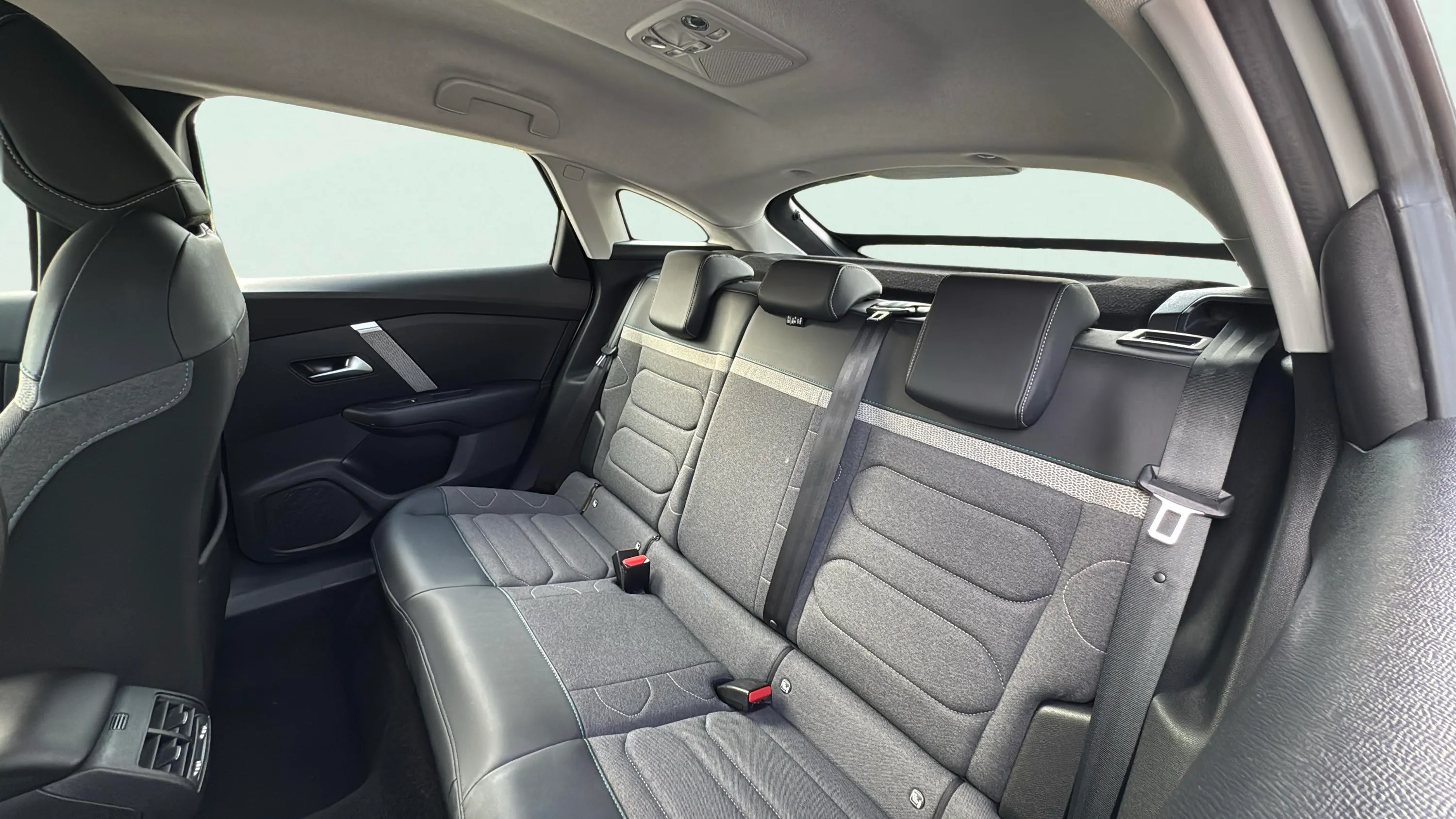 Citroën C4 PureTech 130 EAT8 Plus - foto 13