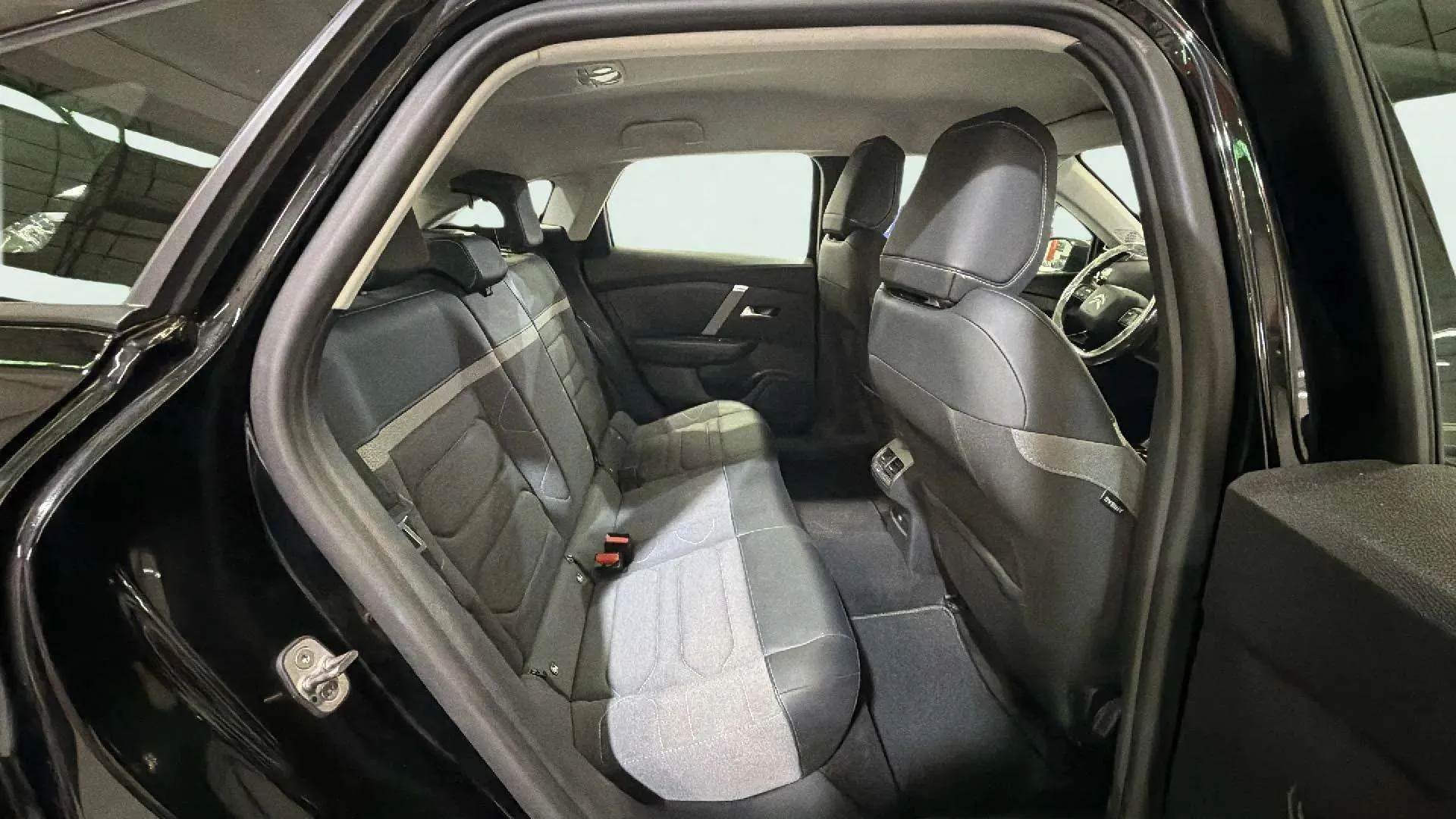 Citroën C4 PureTech 130 EAT8 Plus - foto 17