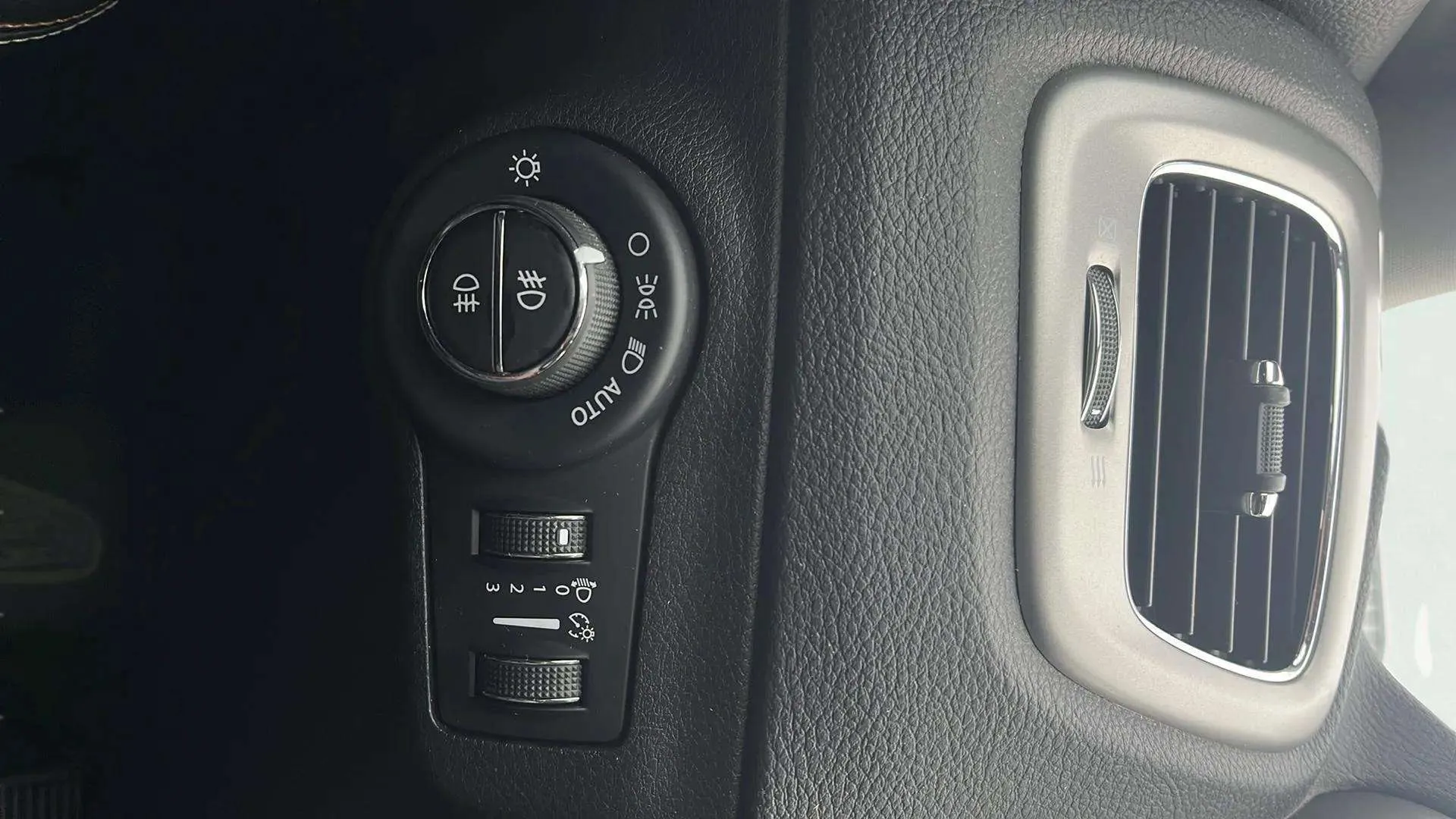 Jeep Compass 1.4 Mair Longitude 4x2 - foto 19