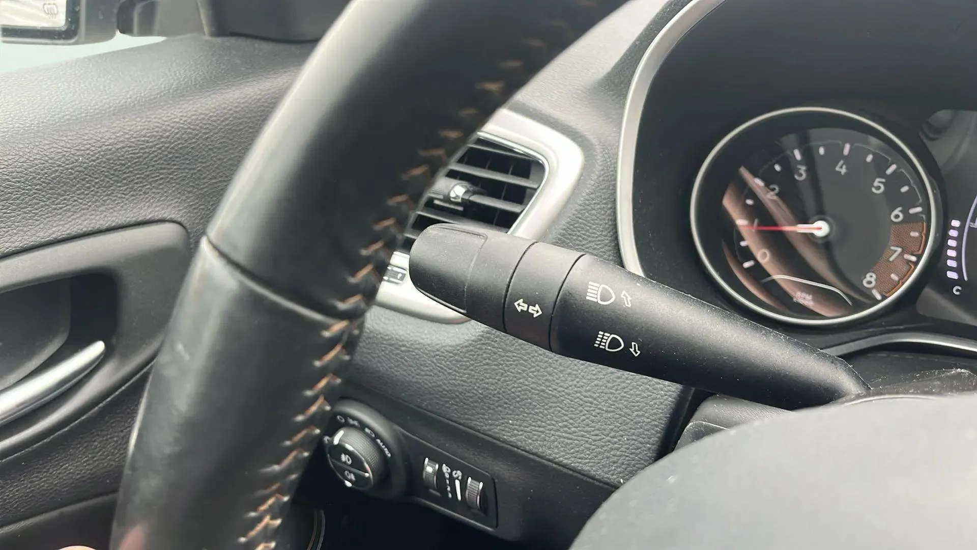 Jeep Compass 1.4 Mair Longitude 4x2 - foto 13