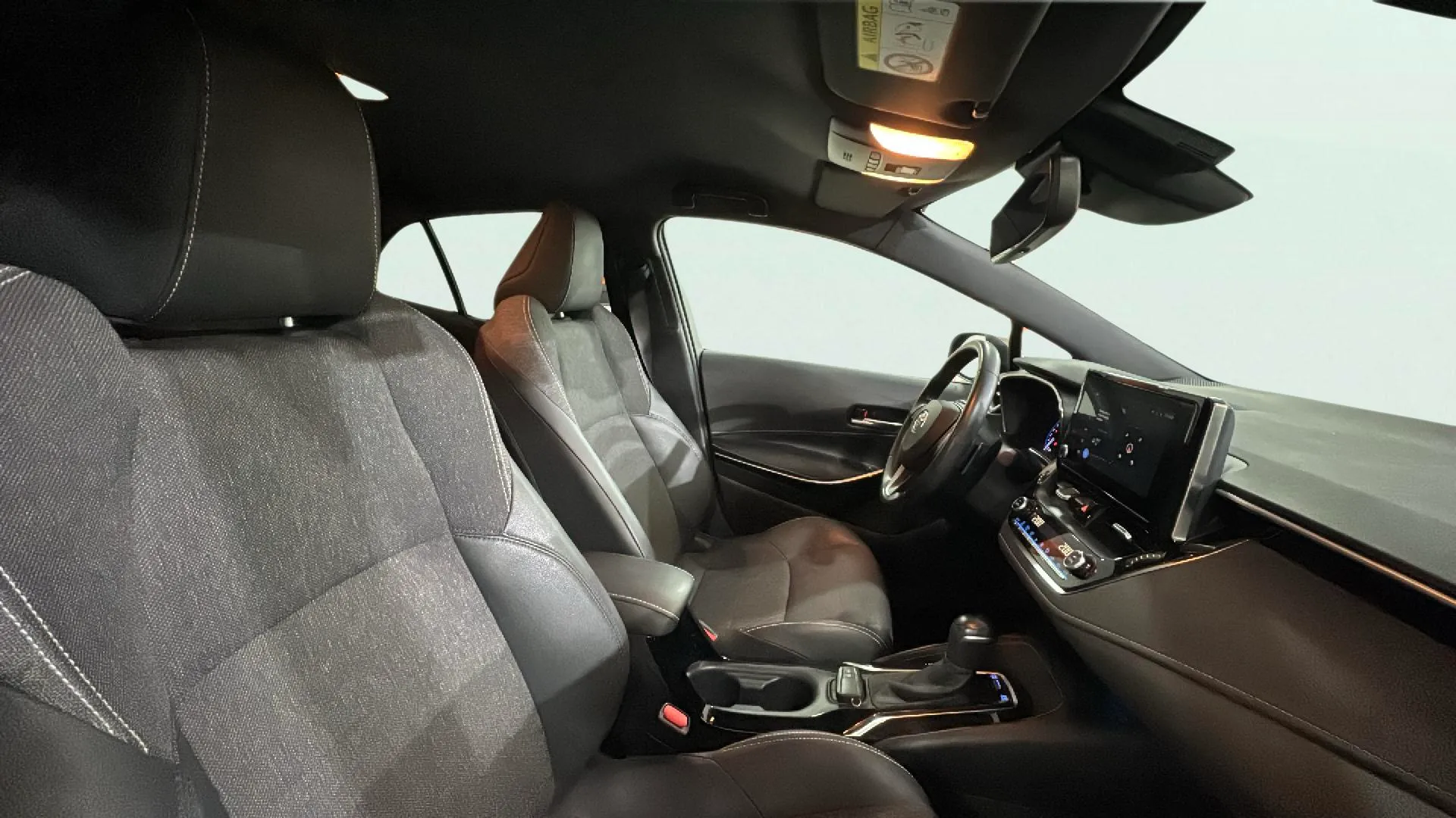Toyota Corolla 2.0 180H Style E-CVT Touring Sport - foto 13