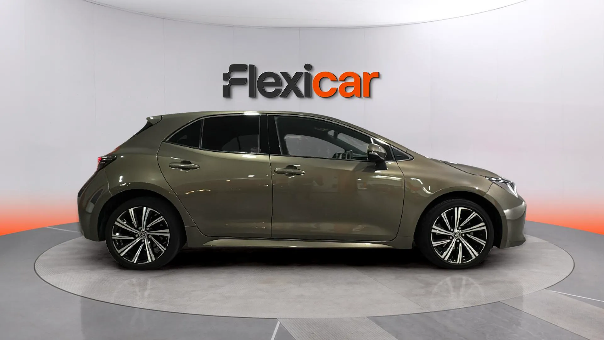 Toyota Corolla 2.0 180H Style E-CVT Touring Sport - foto 8