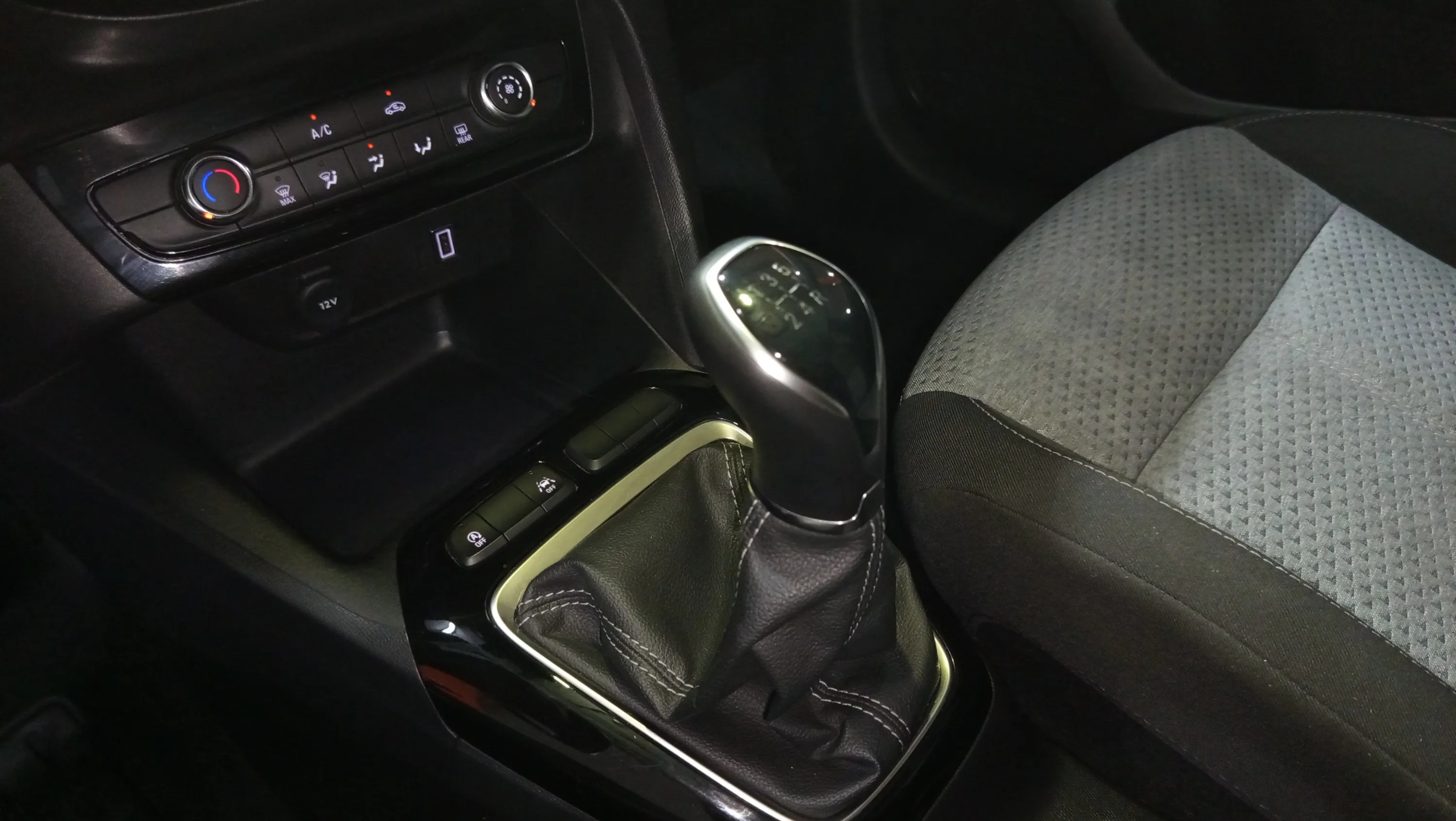 Opel Corsa 1.2 XEL Edition - foto 12