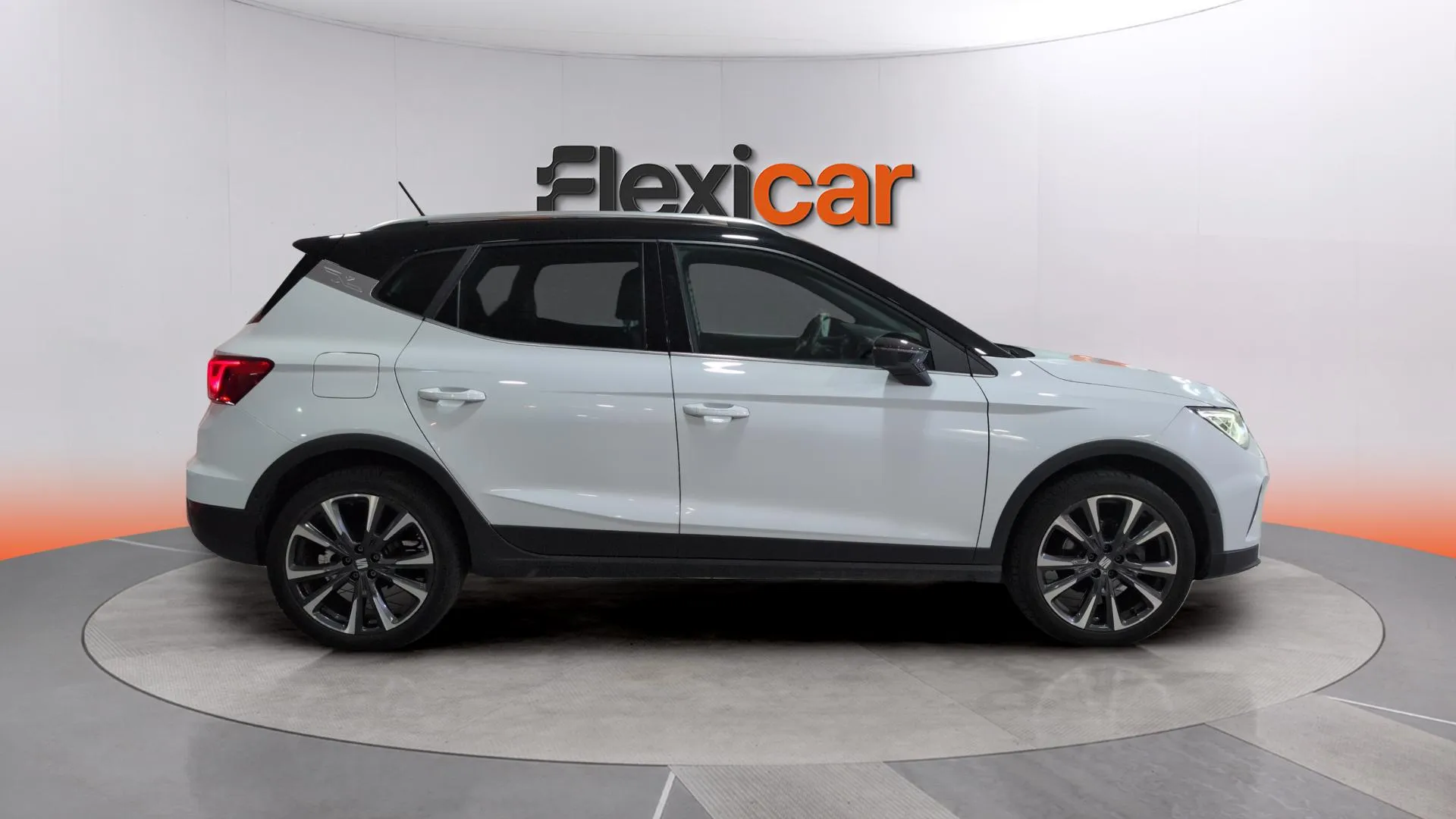 SEAT Arona 1.5 TSI DSG Special Edition - foto 8