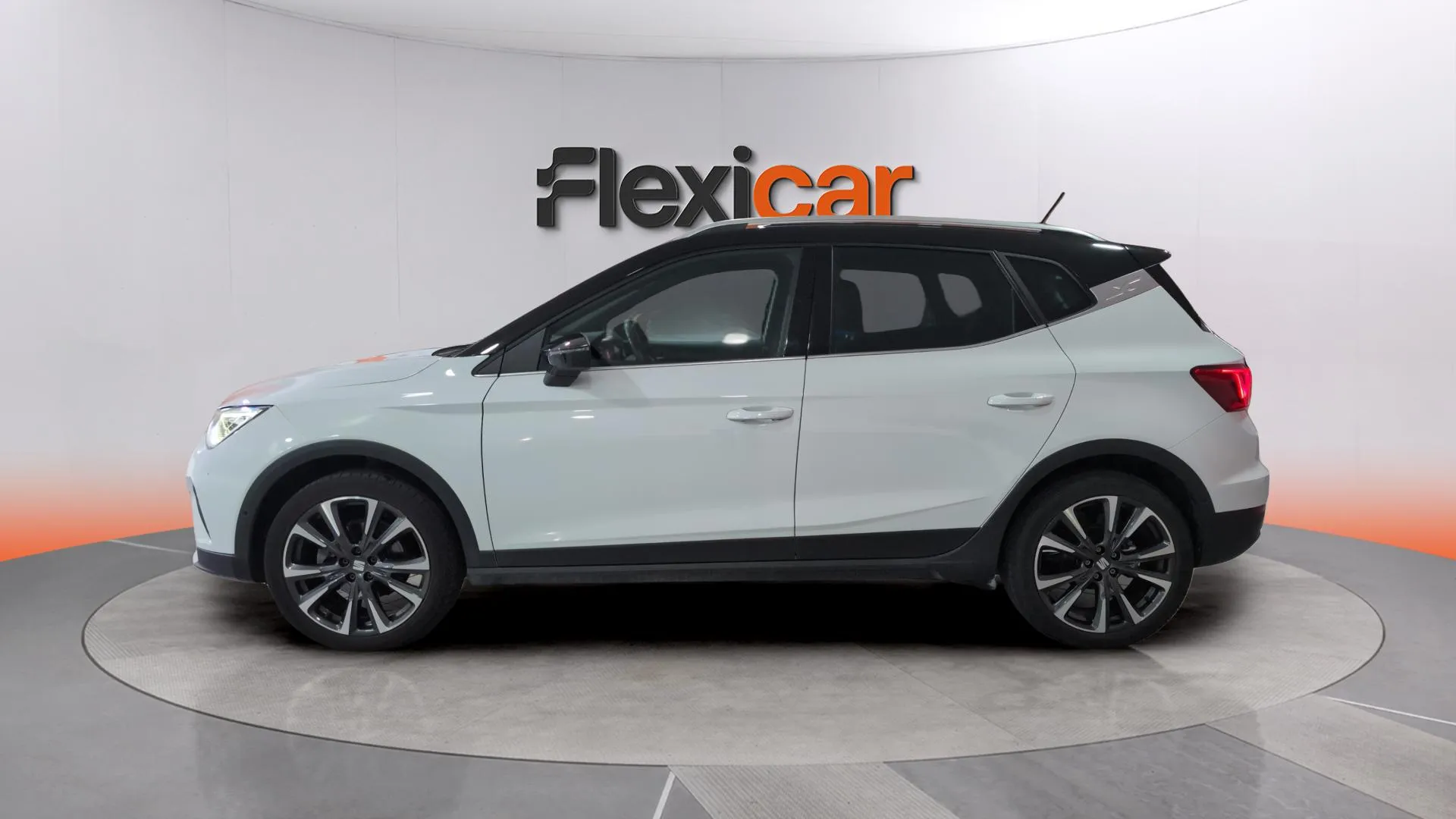 SEAT Arona 1.5 TSI DSG Special Edition - foto 4