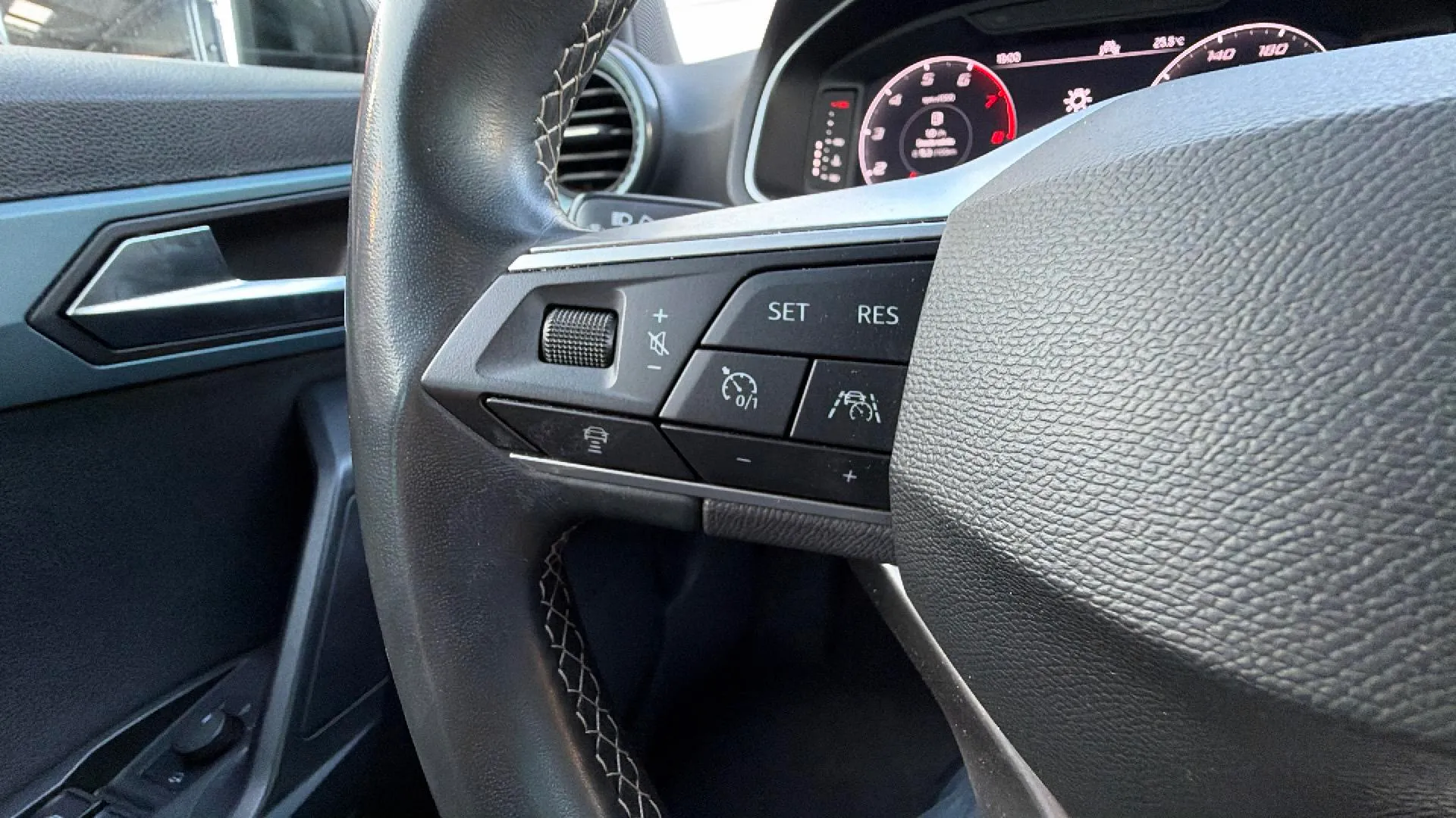 SEAT Arona 1.5 TSI DSG Special Edition - foto 19