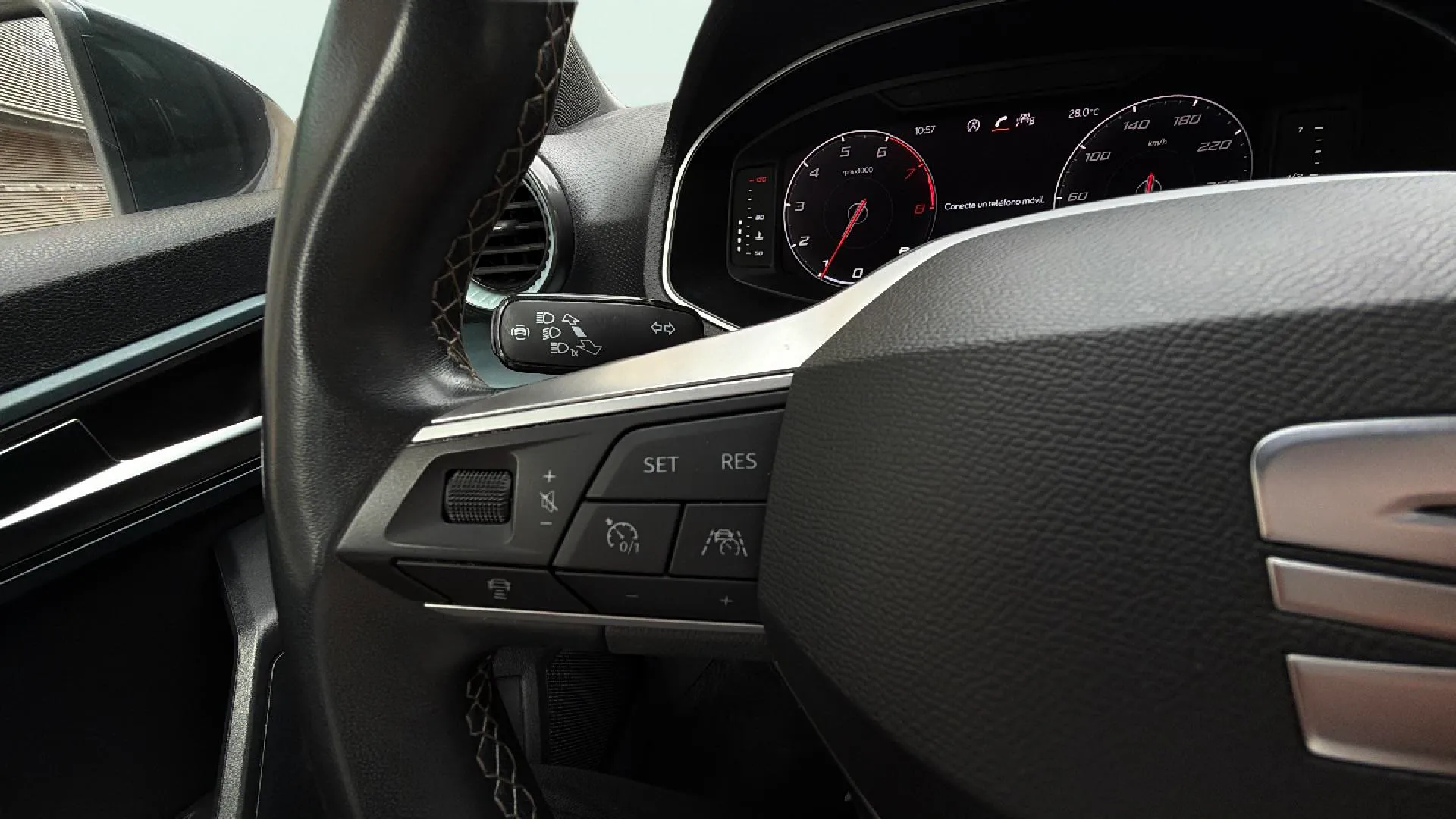 SEAT Arona 1.5 TSI DSG Special Edition - foto 17