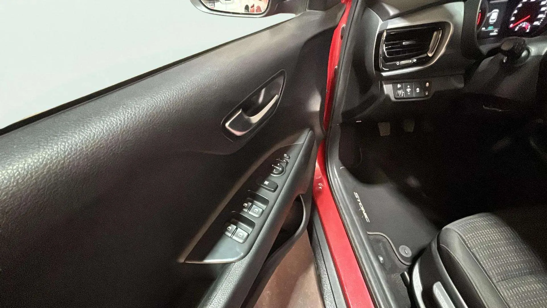 Kia Stonic 1.0 T-GDi MHEV Concept - foto 19