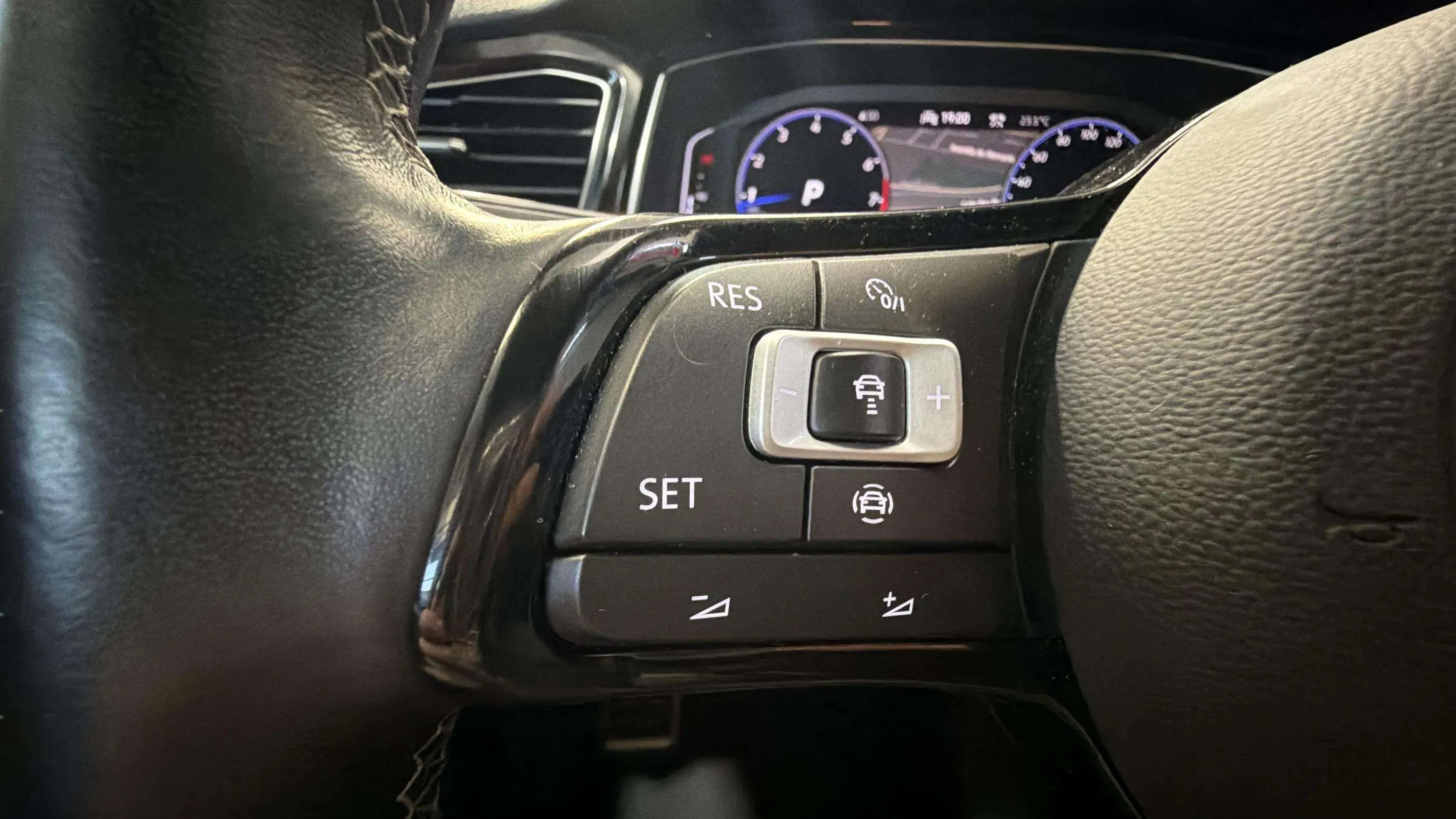 Volkswagen T-Roc R 2.0 TSI 4Motion DSG - foto 19