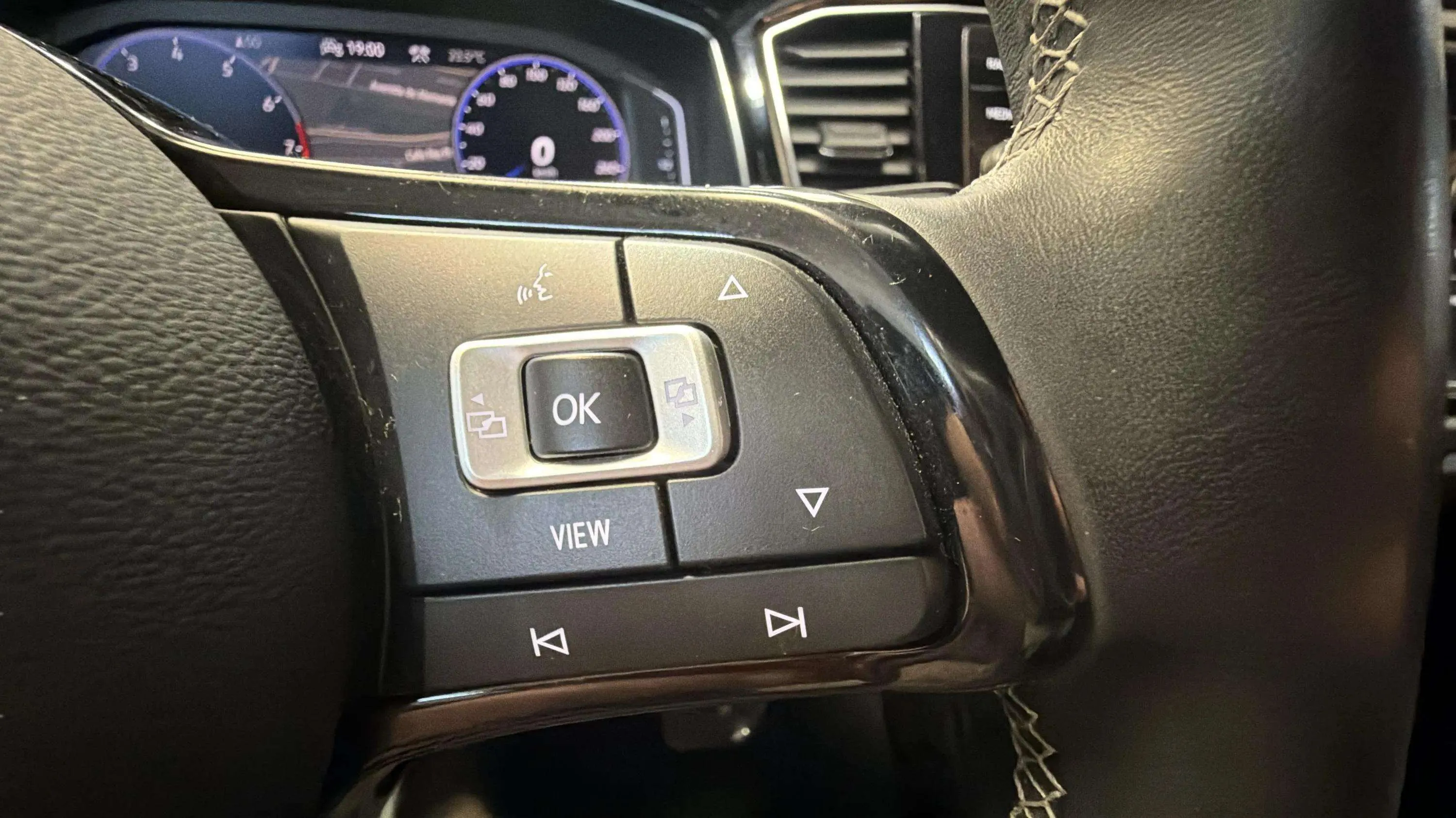 Volkswagen T-Roc R 2.0 TSI 4Motion DSG - foto 20