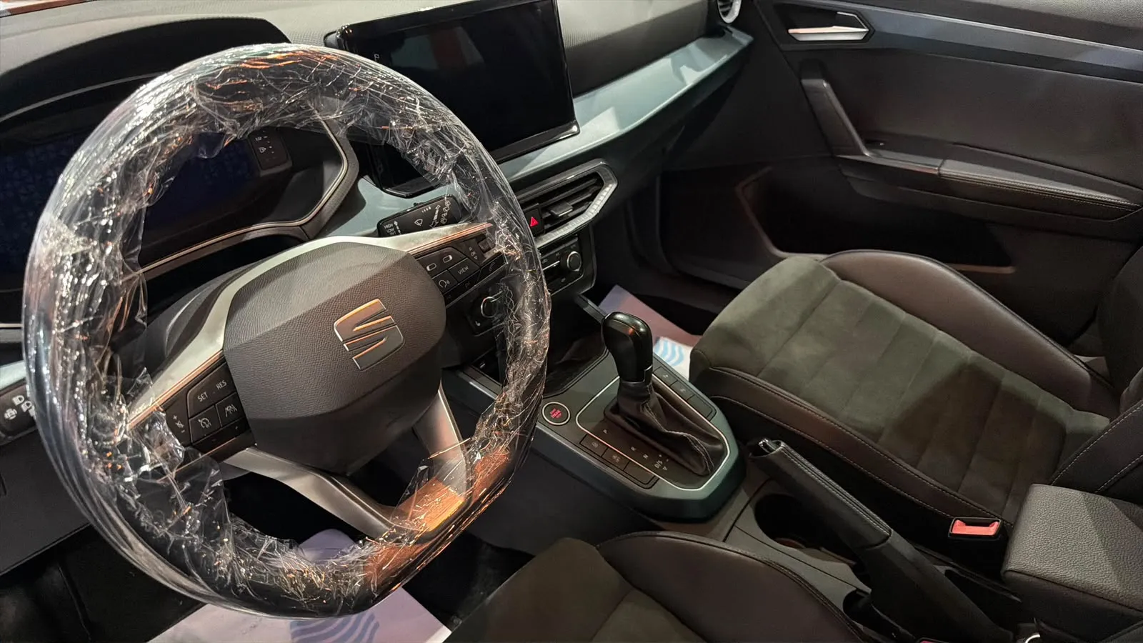 SEAT Arona 1.5 TSI DSG Special Edition - foto 12