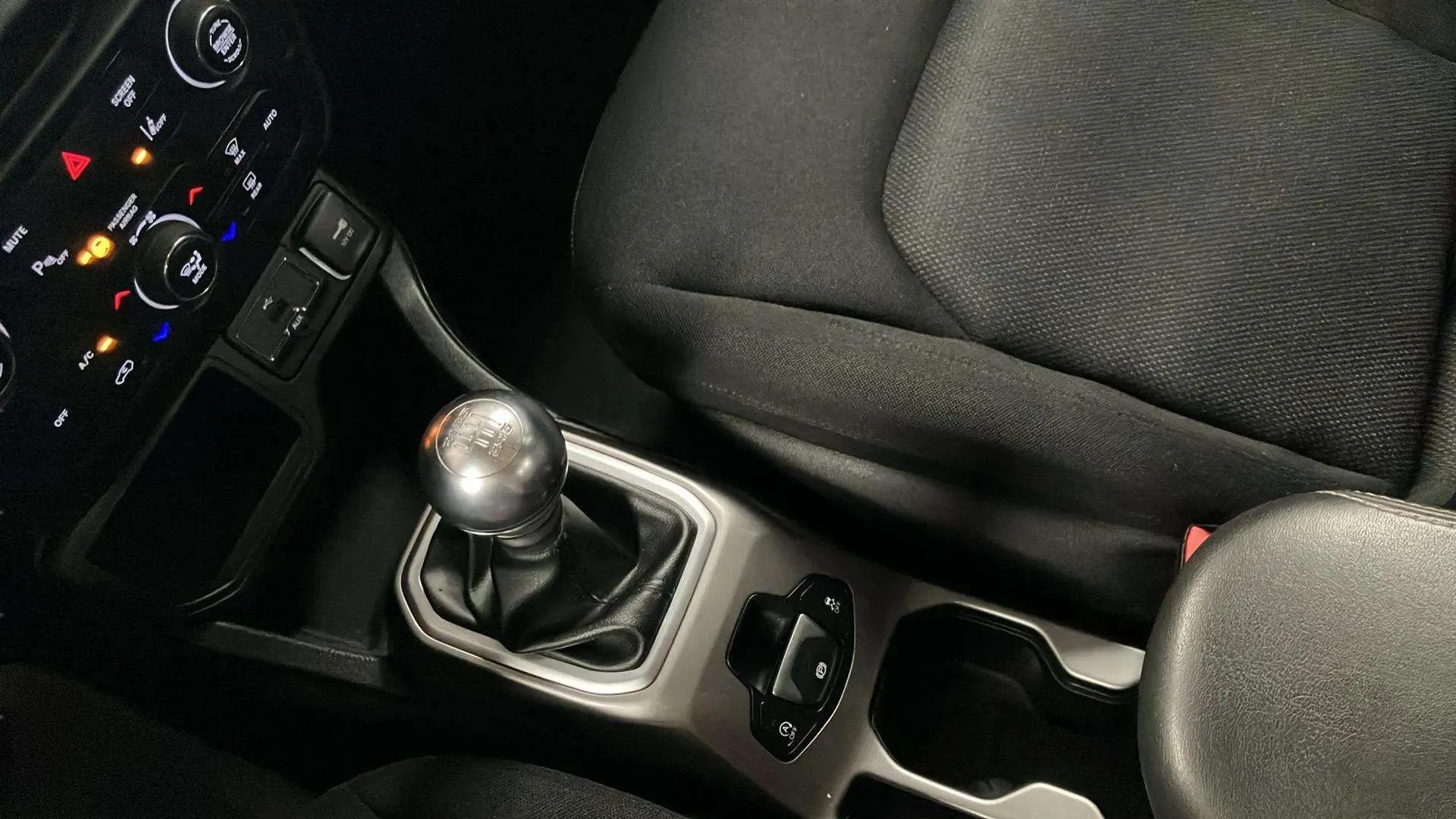 Jeep Renegade Longitude 1.0G 4x2 - foto 16