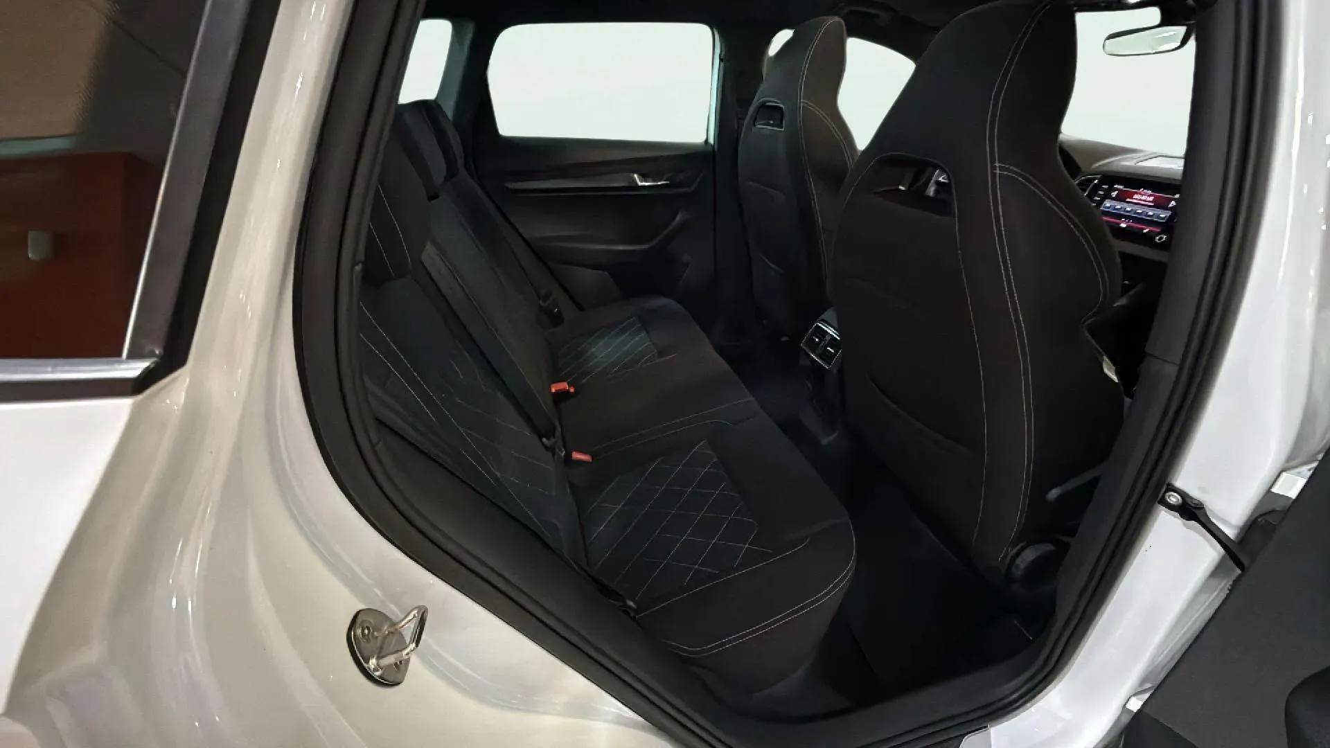 Škoda Karoq 1.5 TSI ACT Sportline - foto 14