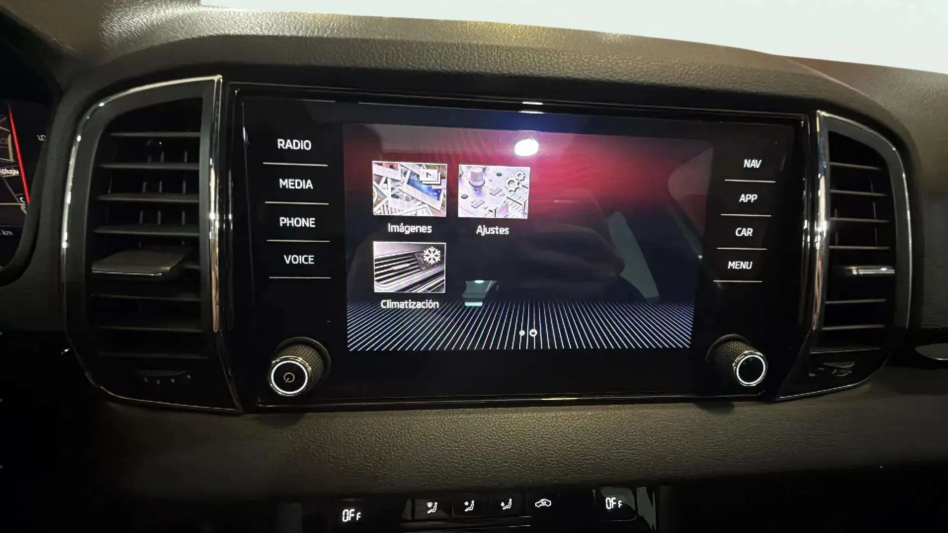 Škoda Karoq 1.5 TSI ACT Sportline - foto 23