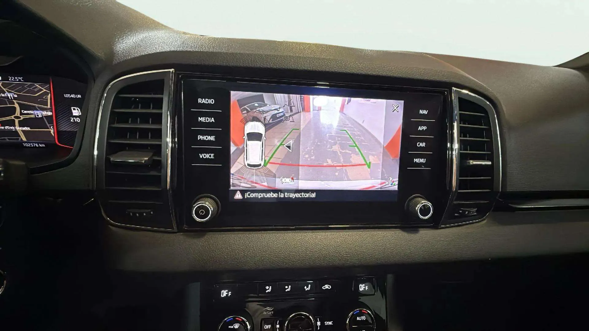 Škoda Karoq 1.5 TSI ACT Sportline - foto 21