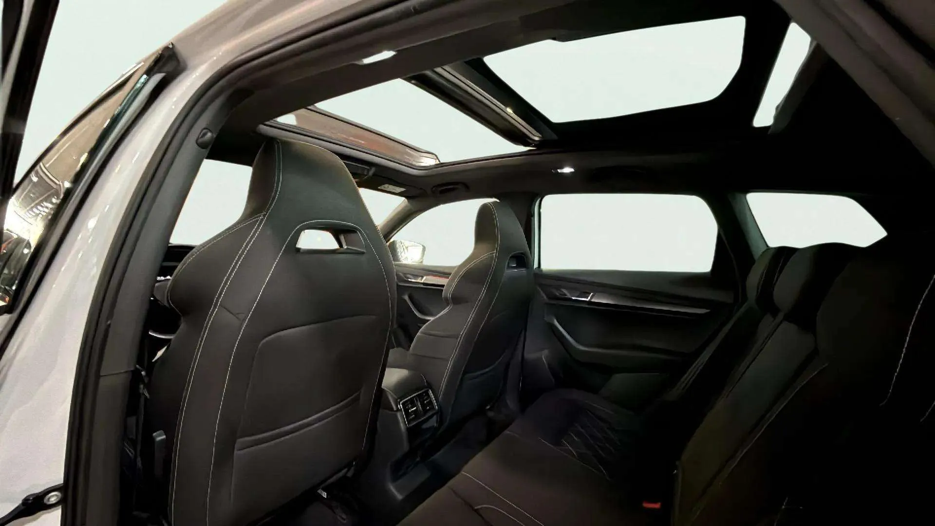 Škoda Karoq 1.5 TSI ACT Sportline - foto 17