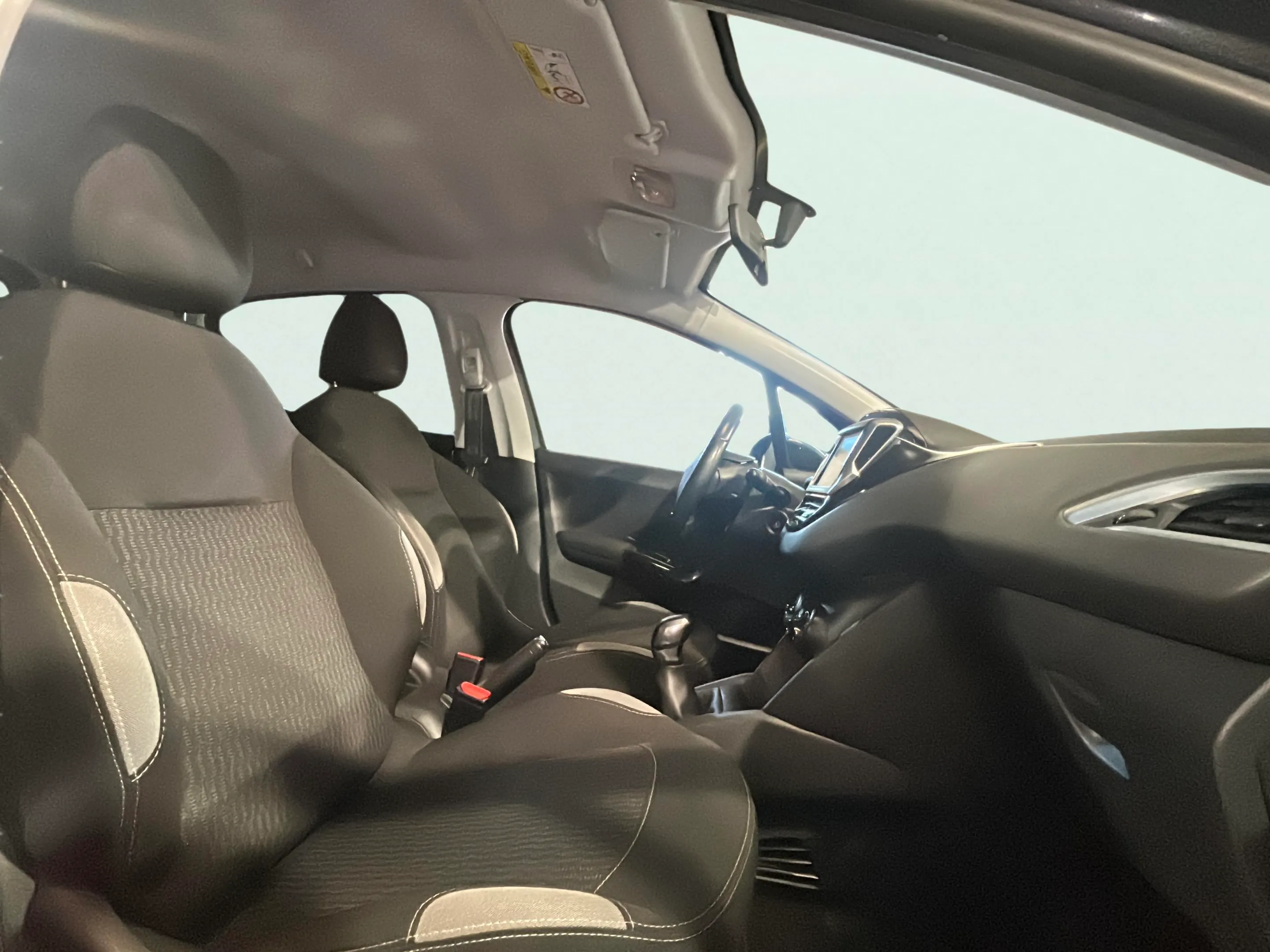 Peugeot 208 Allure 1.6 e-HDi 92 - foto 13