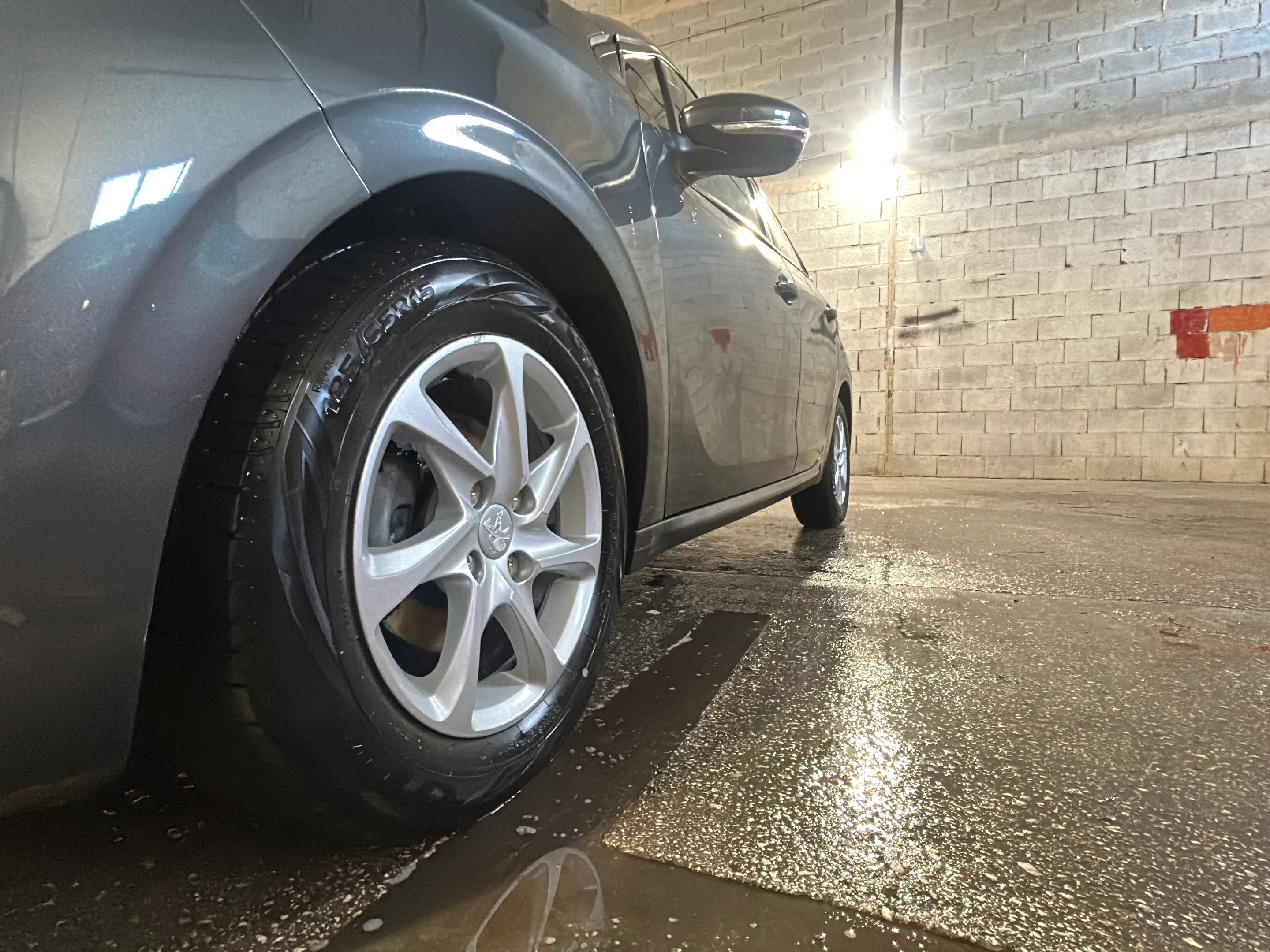 Peugeot 208 Allure 1.6 e-HDi 92 - foto 17