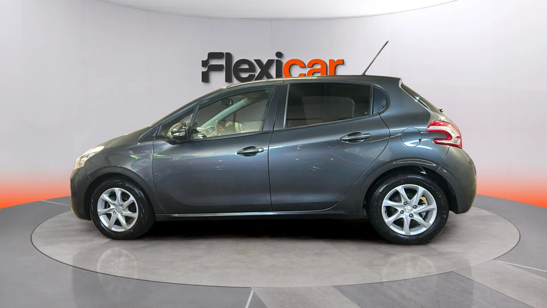Peugeot 208 Allure 1.6 e-HDi 92 - foto 4