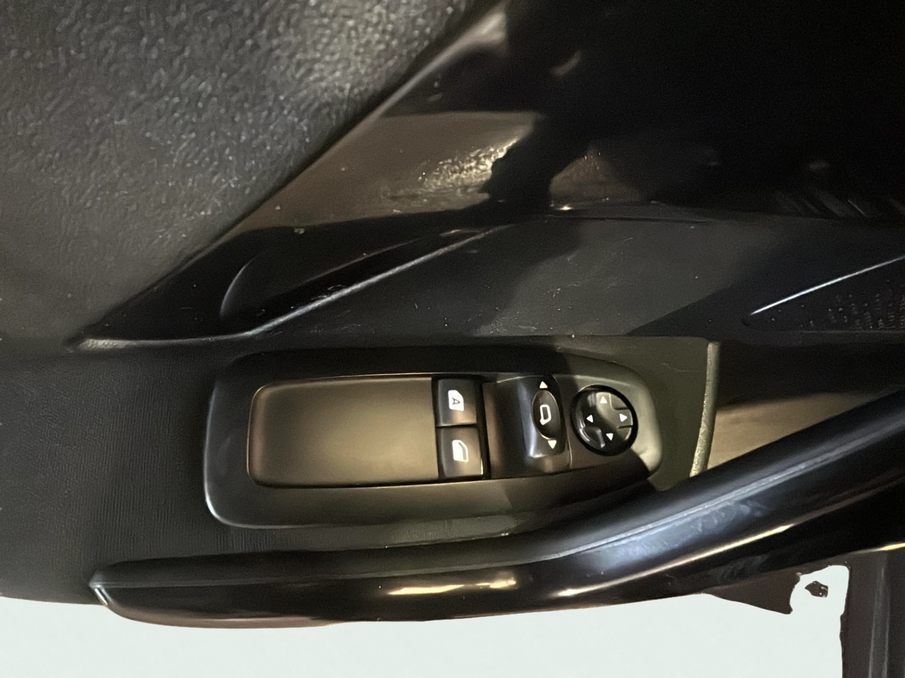 Peugeot 208 Allure 1.6 e-HDi 92 - foto 22