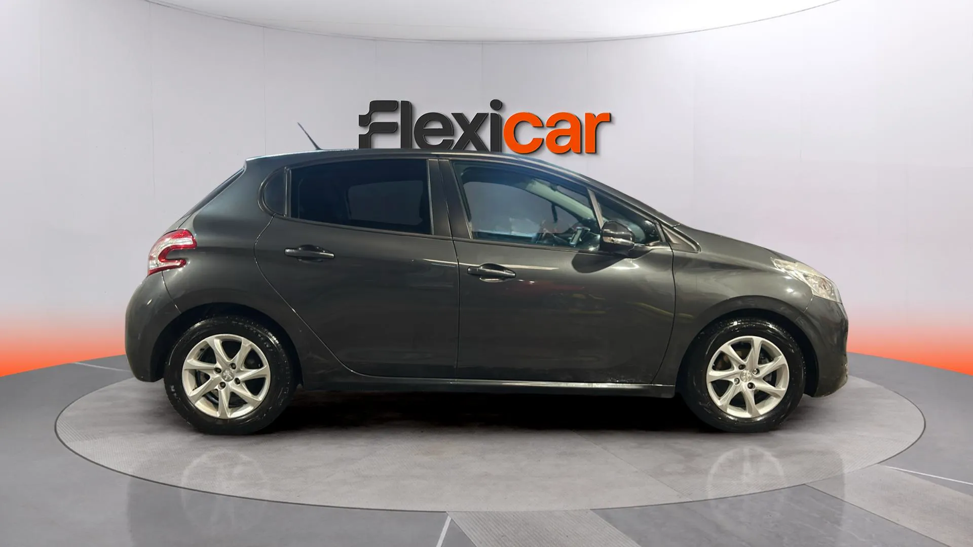 Peugeot 208 Allure 1.6 e-HDi 92 - foto 8
