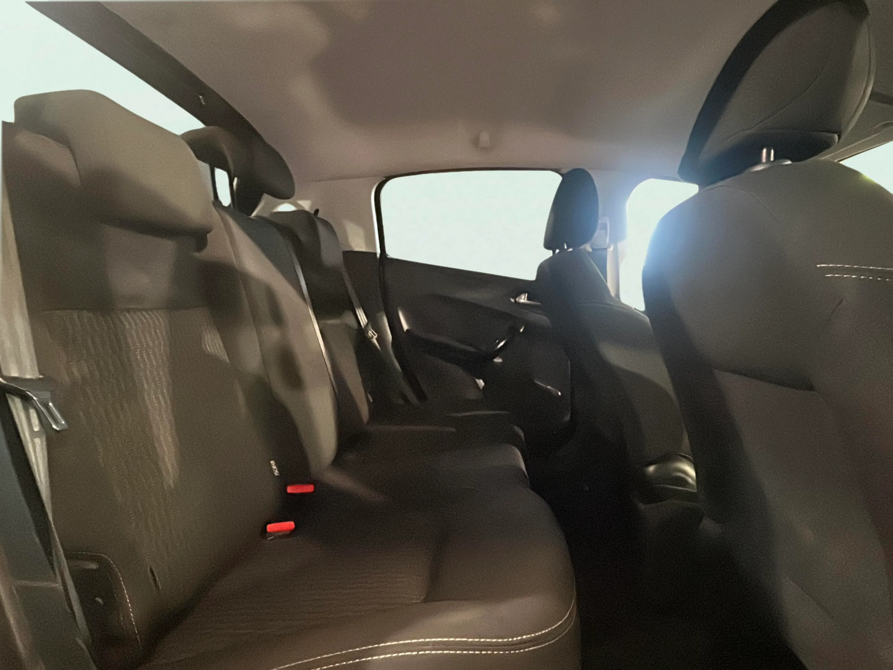 Peugeot 208 Allure 1.6 e-HDi 92 - foto 14