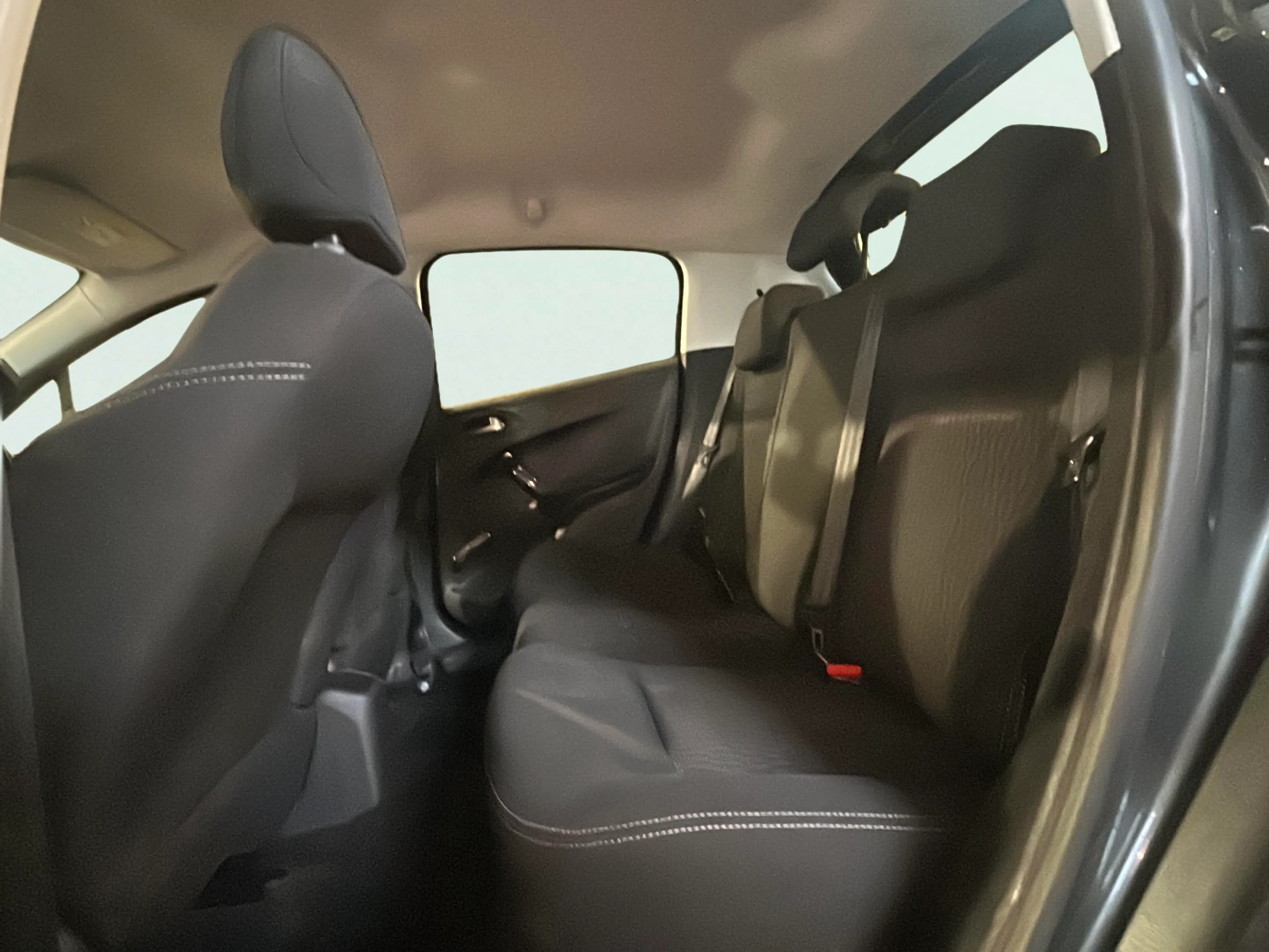 Peugeot 208 Allure 1.6 e-HDi 92 - foto 28