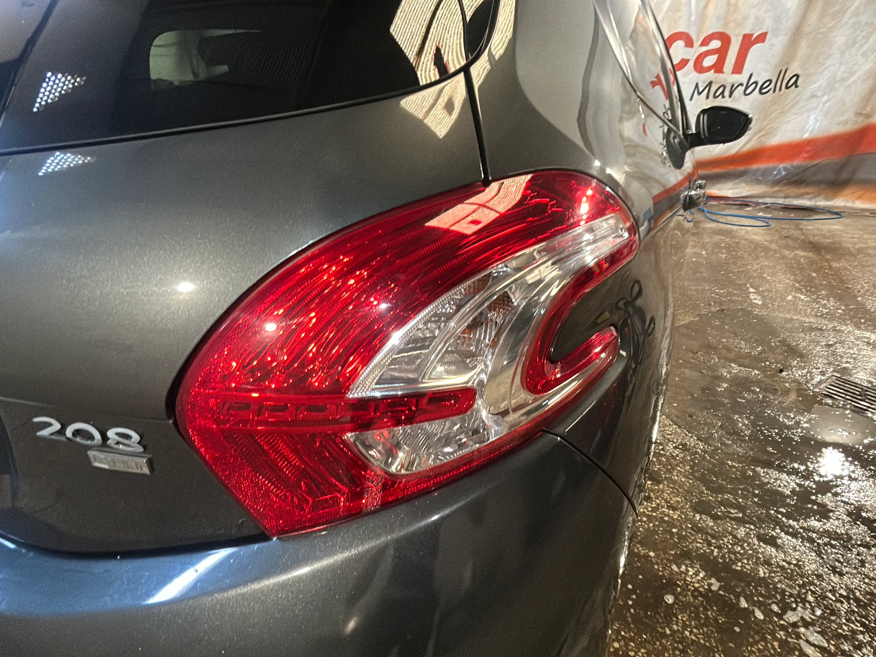 Peugeot 208 Allure 1.6 e-HDi 92 - foto 30