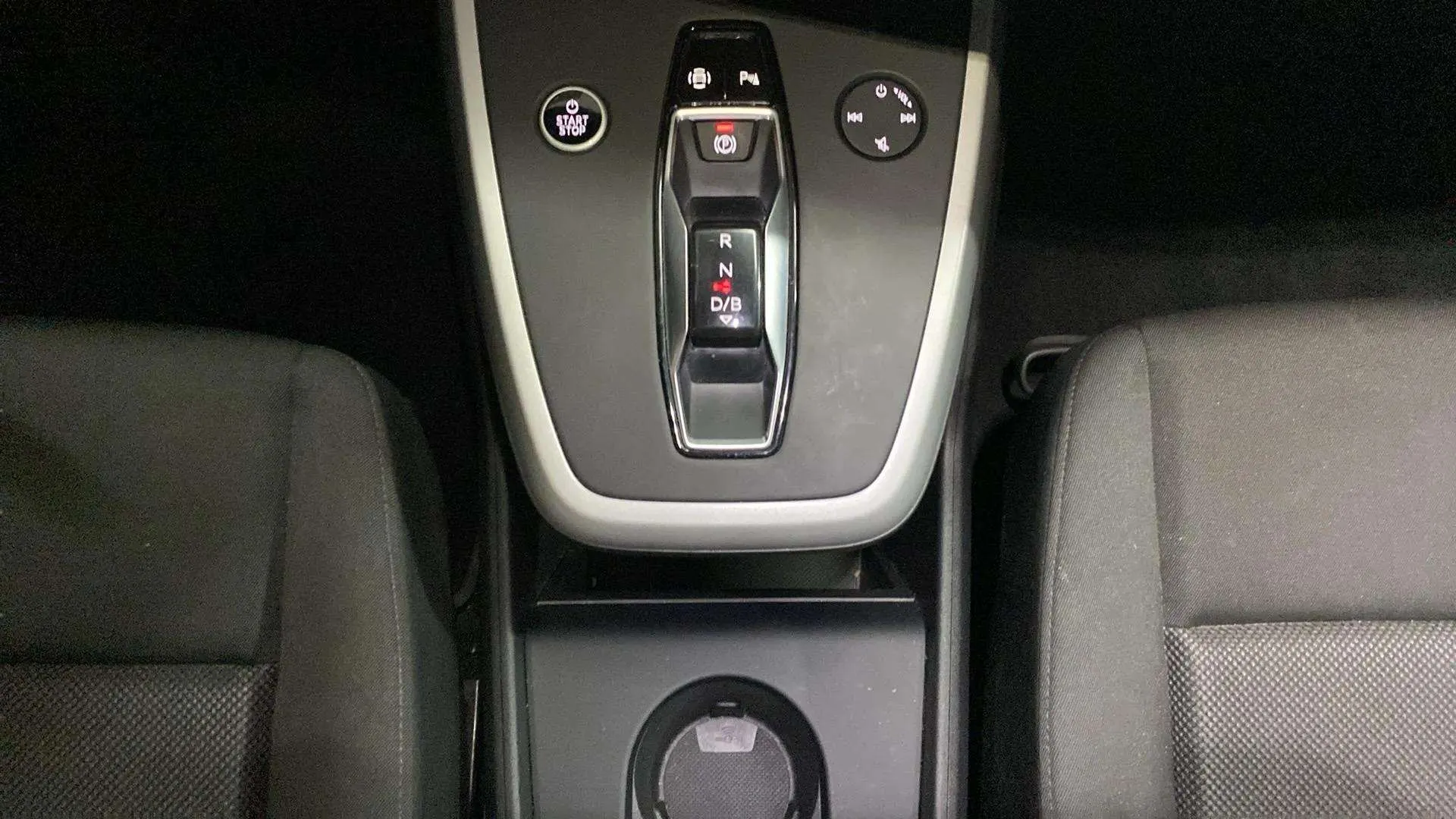 Audi Q4 3AUDI Q4 e-tron Advanced 35 etron 55kWh - foto 17