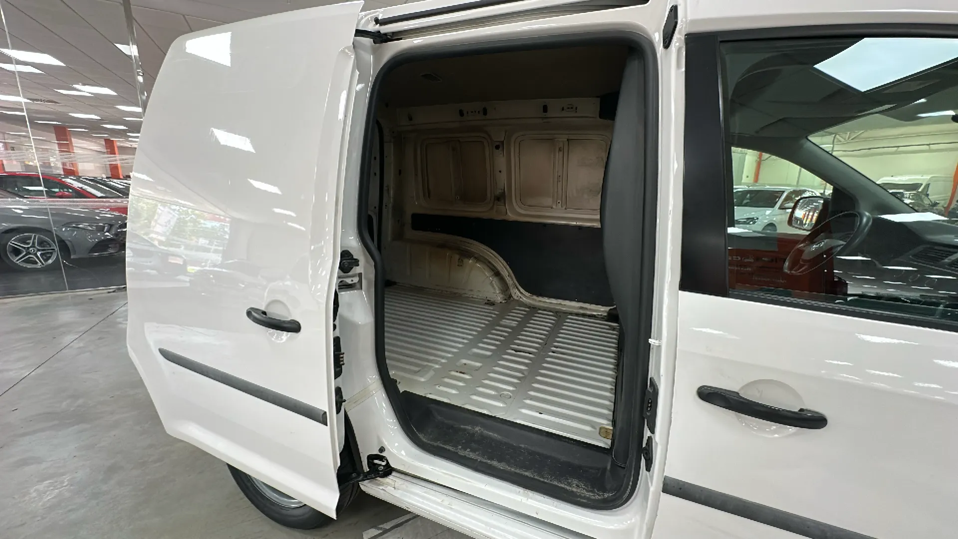 Volkswagen Caddy - foto 24