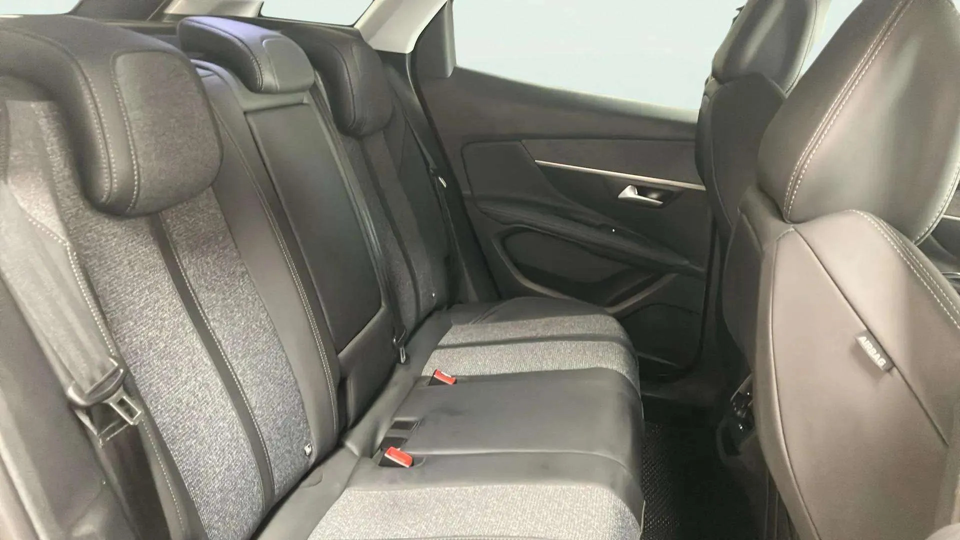 Peugeot 3008 2.0 BlueHDi Allure Pack EAT8 - foto 11