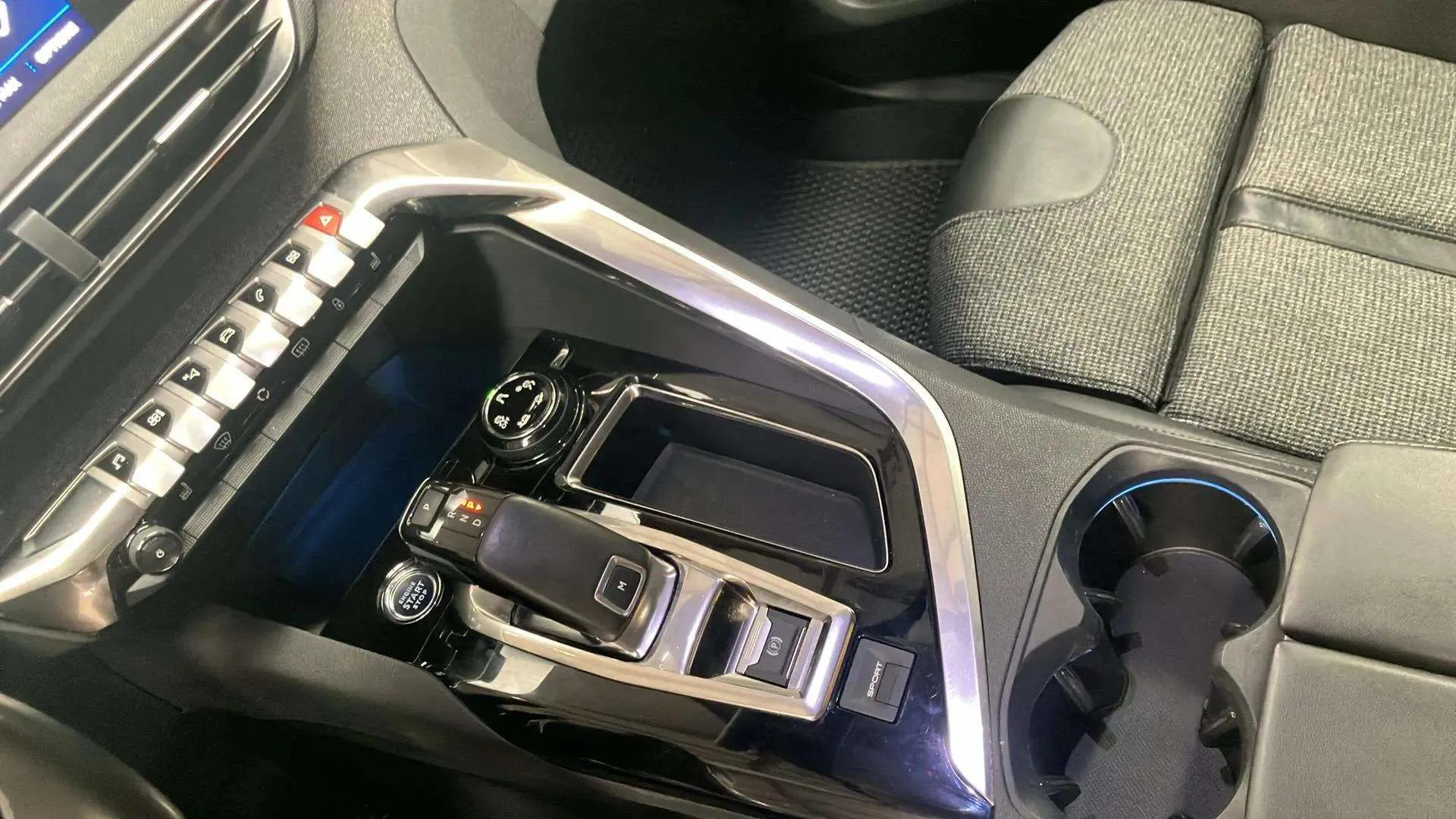 Peugeot 3008 2.0 BlueHDi Allure Pack EAT8 - foto 16