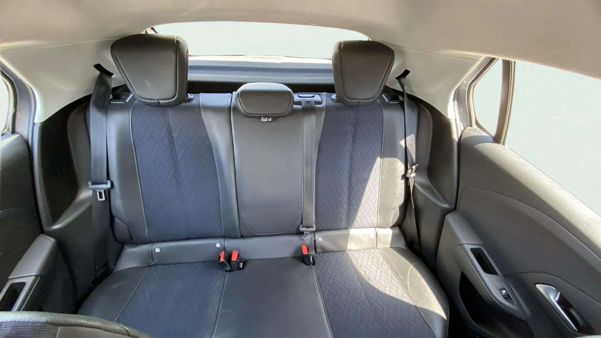 Opel Corsa 1.2T XHL Elegance - foto 17