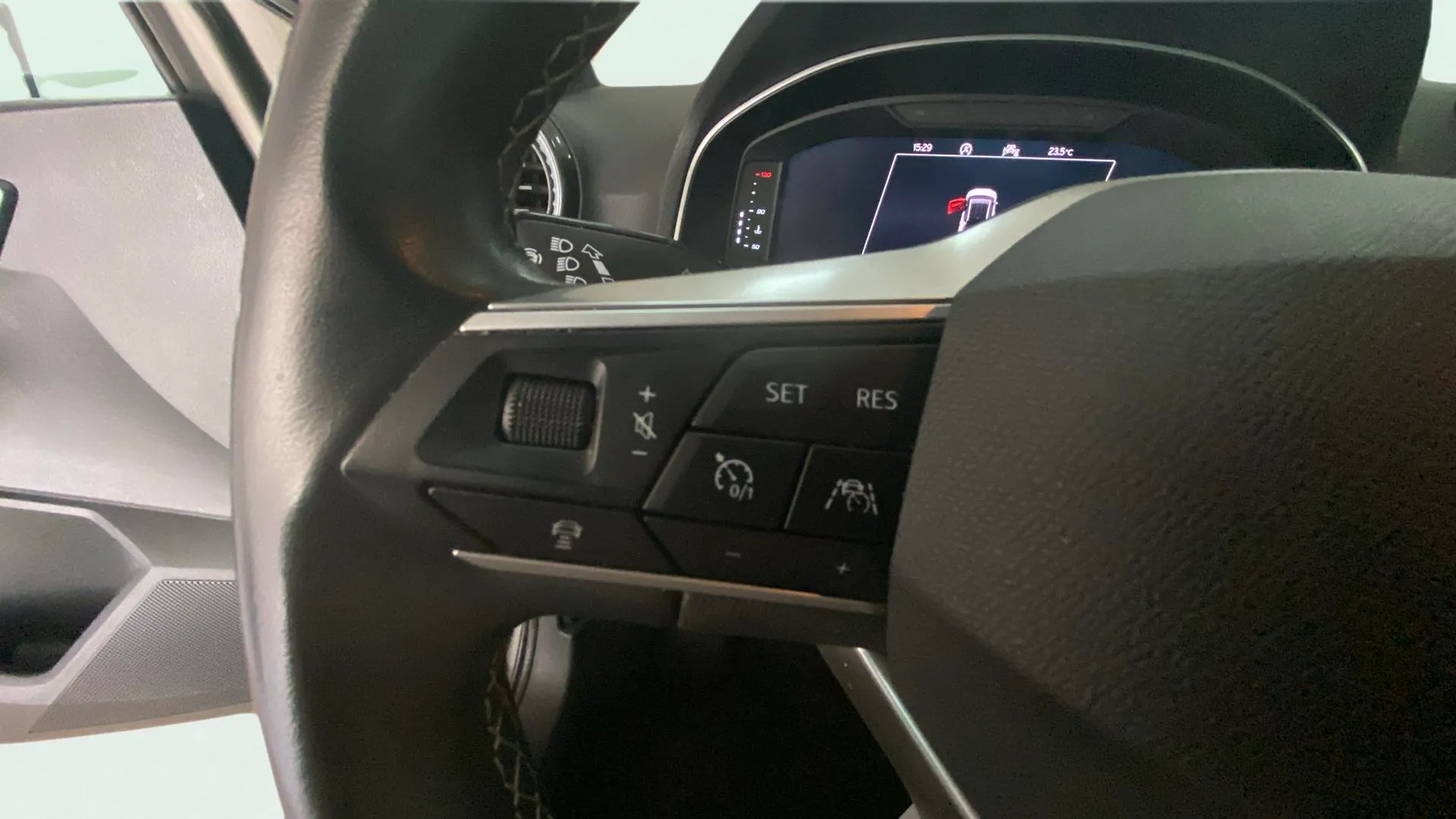 SEAT Arona 1.5 TSI DSG Special Edition - foto 19