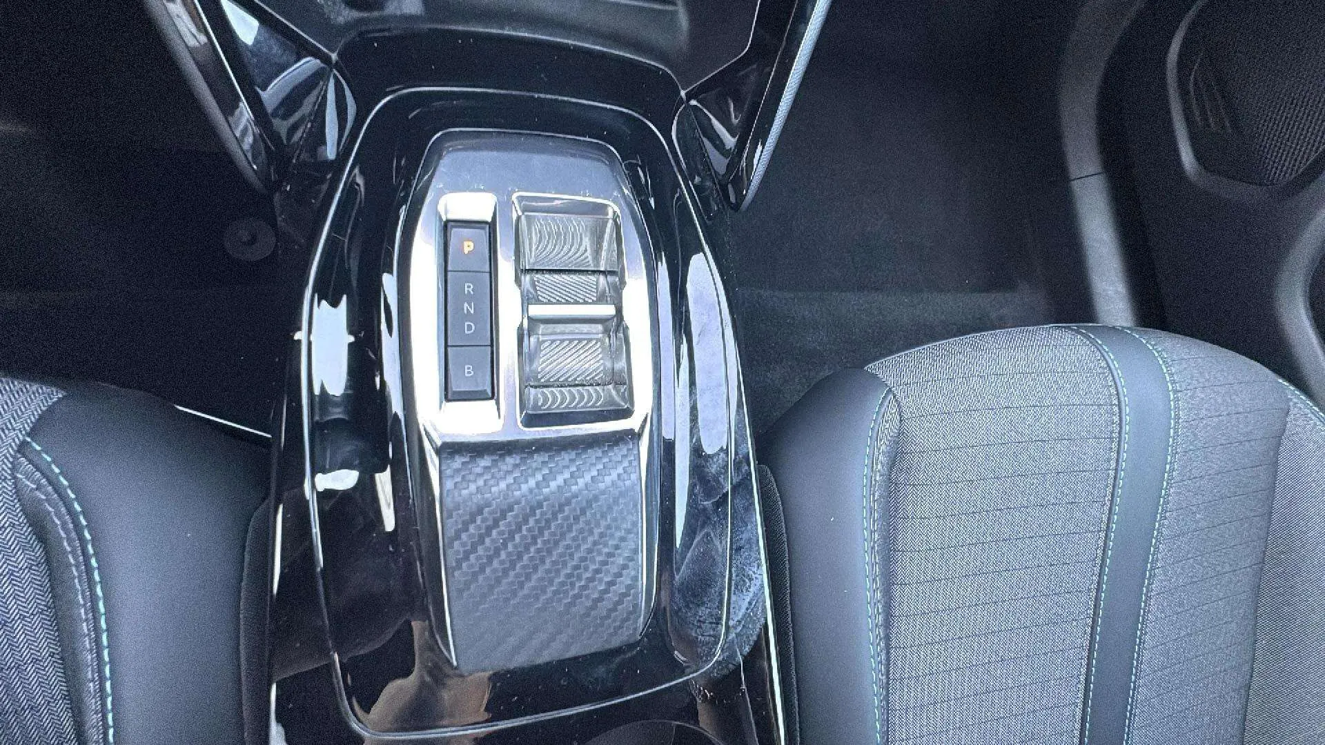 Peugeot 2008 Eléctrico Allure Pack - foto 19