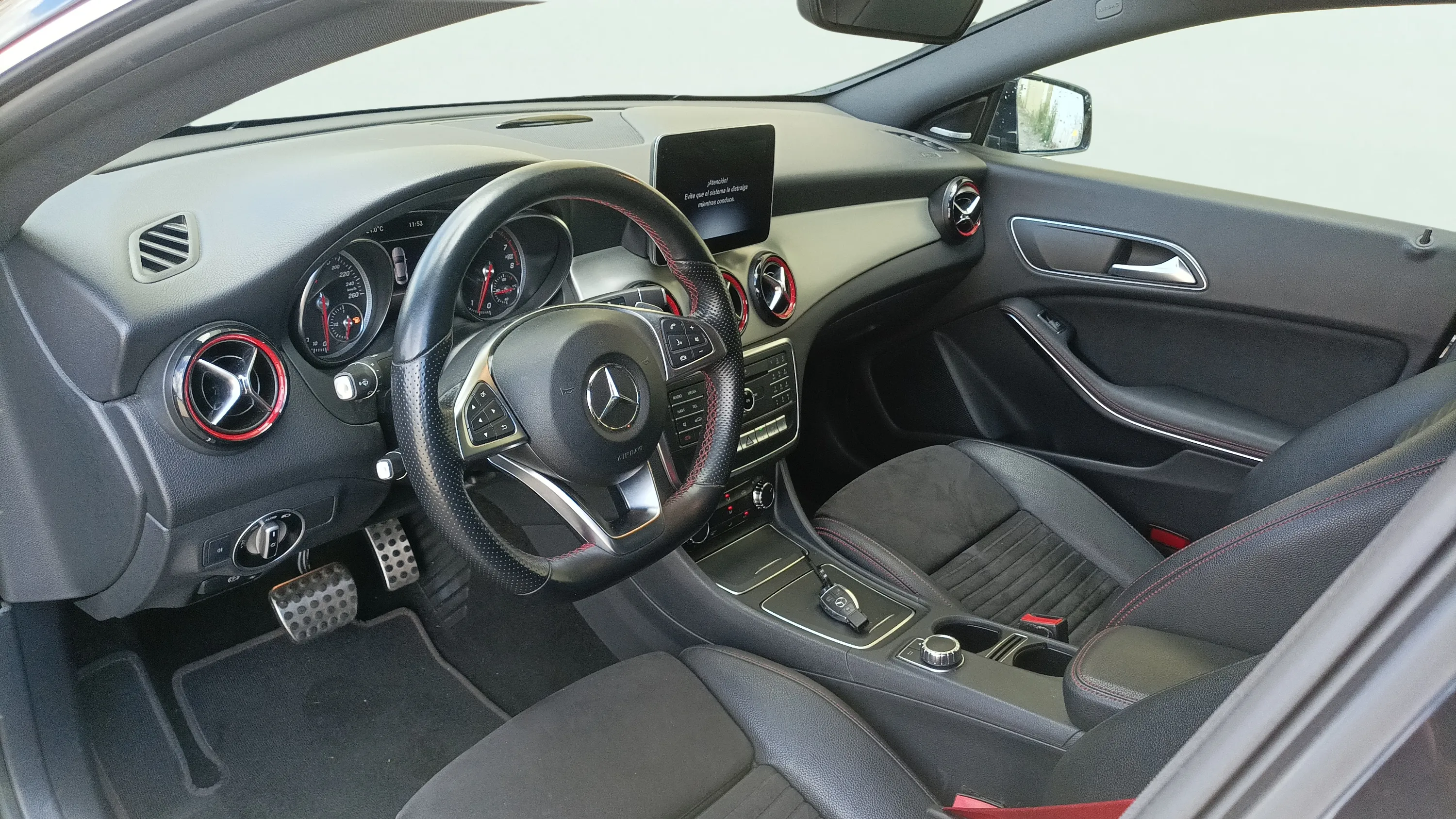Mercedes-Benz CLA 250 - foto 16