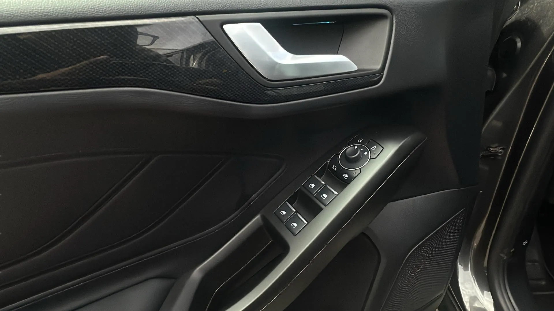 Ford Focus ST 2.3 EcoBoost - foto 21