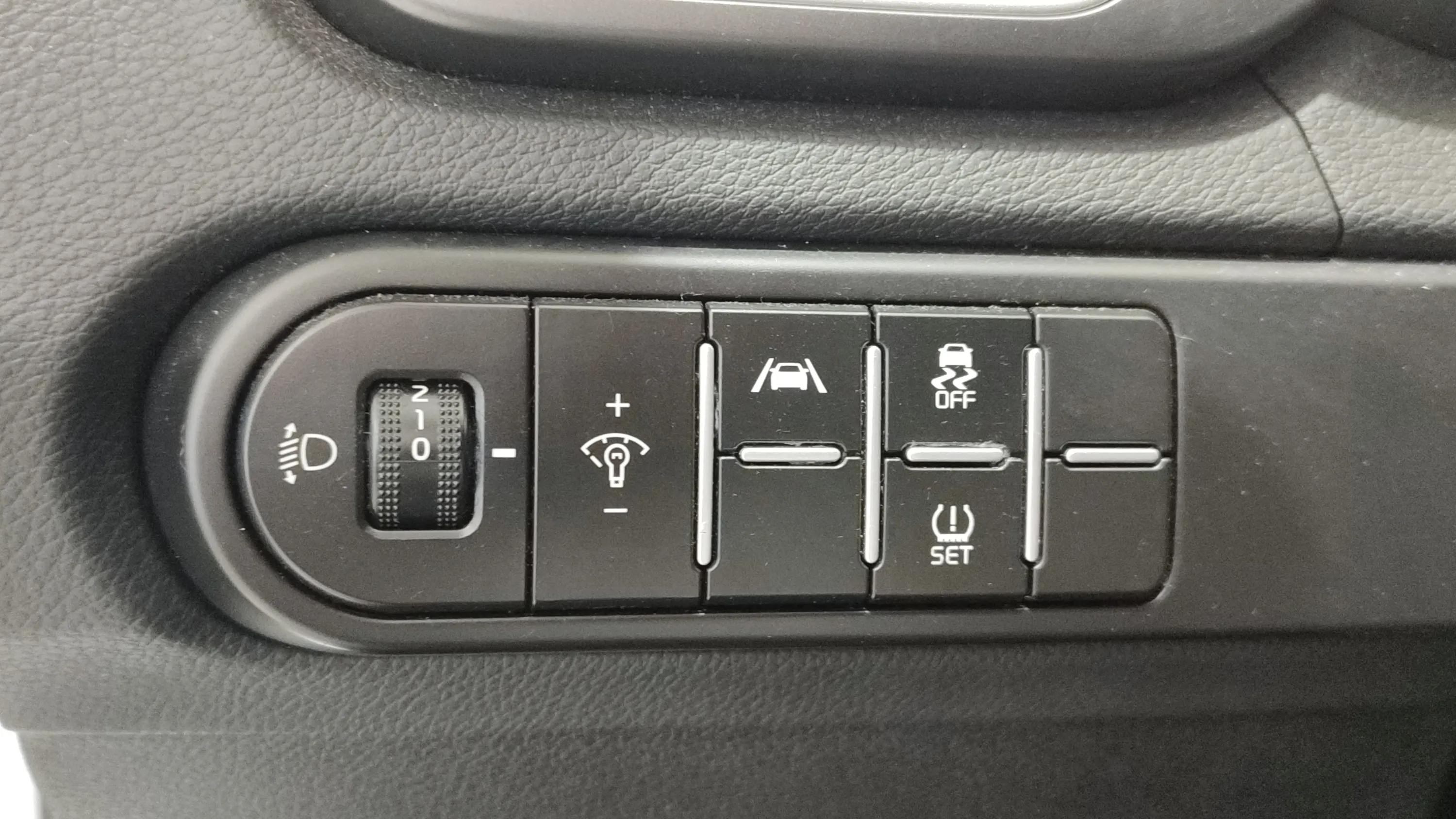 Kia Ceed 1.6 MHEV iMT Drive - foto 17