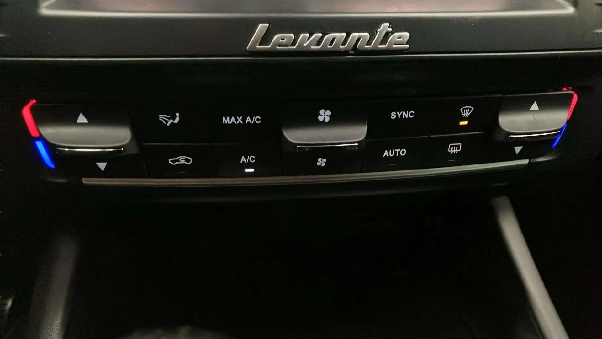 Maserati Levante V6 D AWD - foto 21