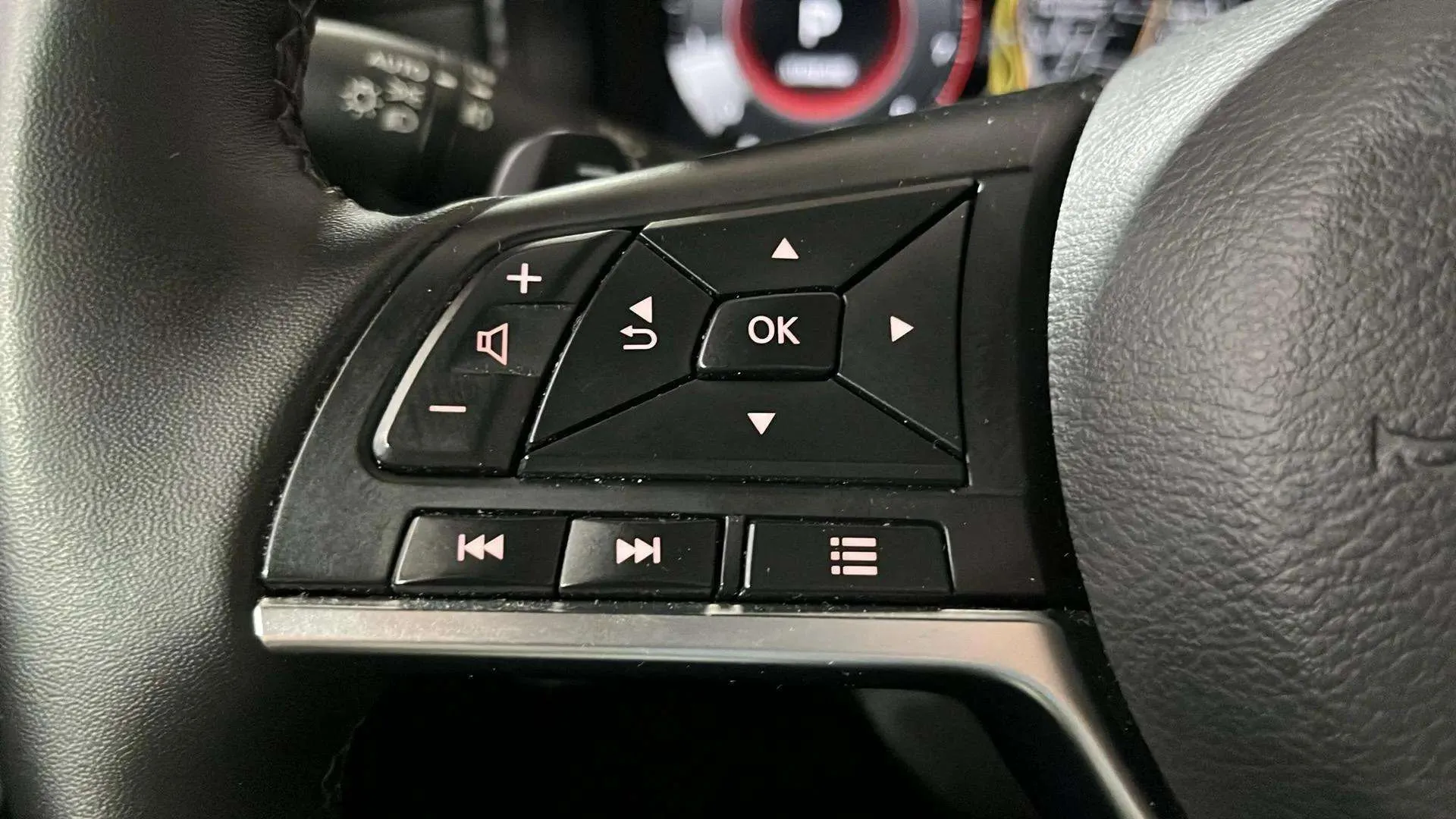 Nissan Juke DIG-T DCT N-Connecta - foto 19