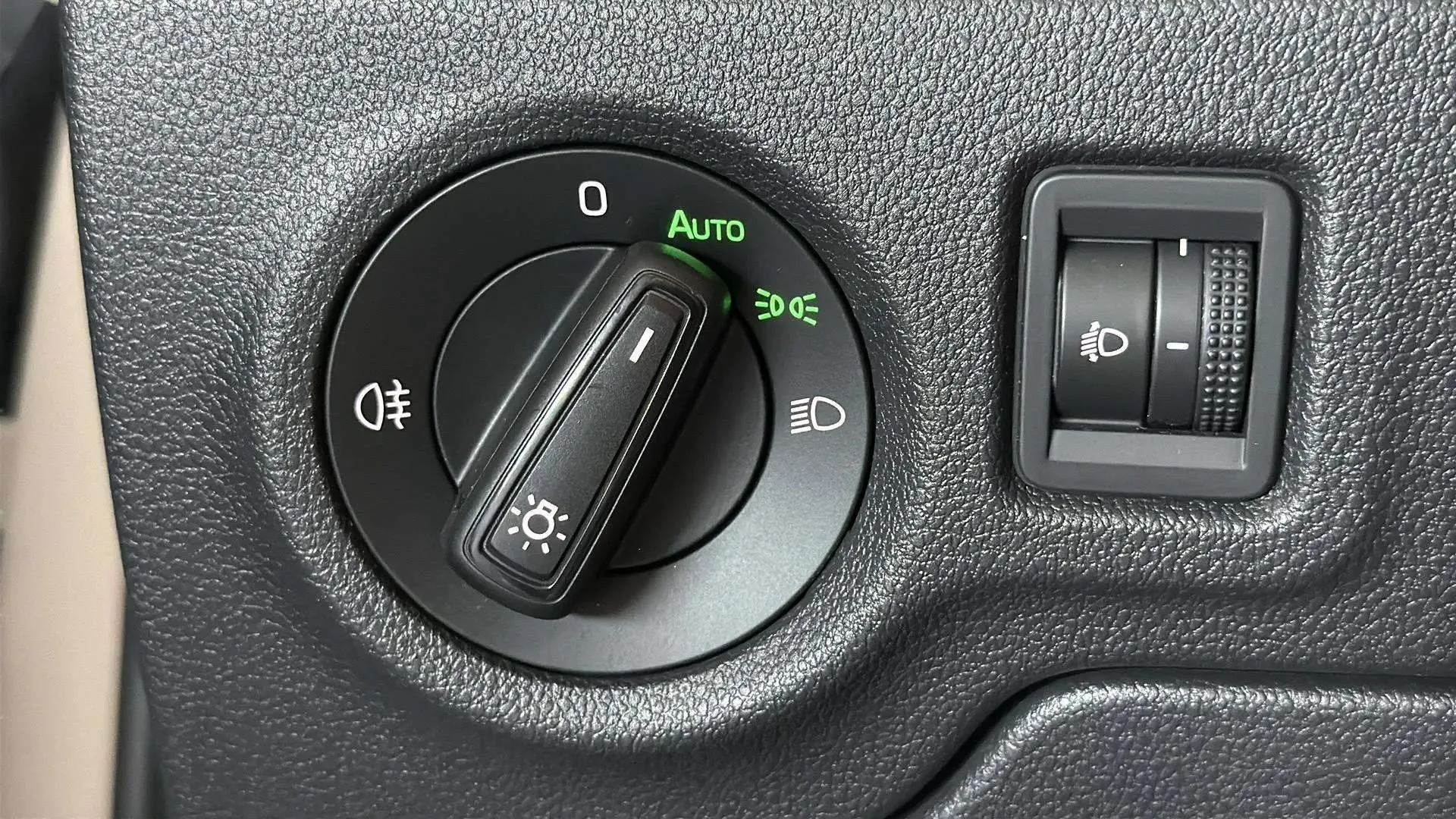 Škoda Fabia 1.0 TSI Ambition - foto 21