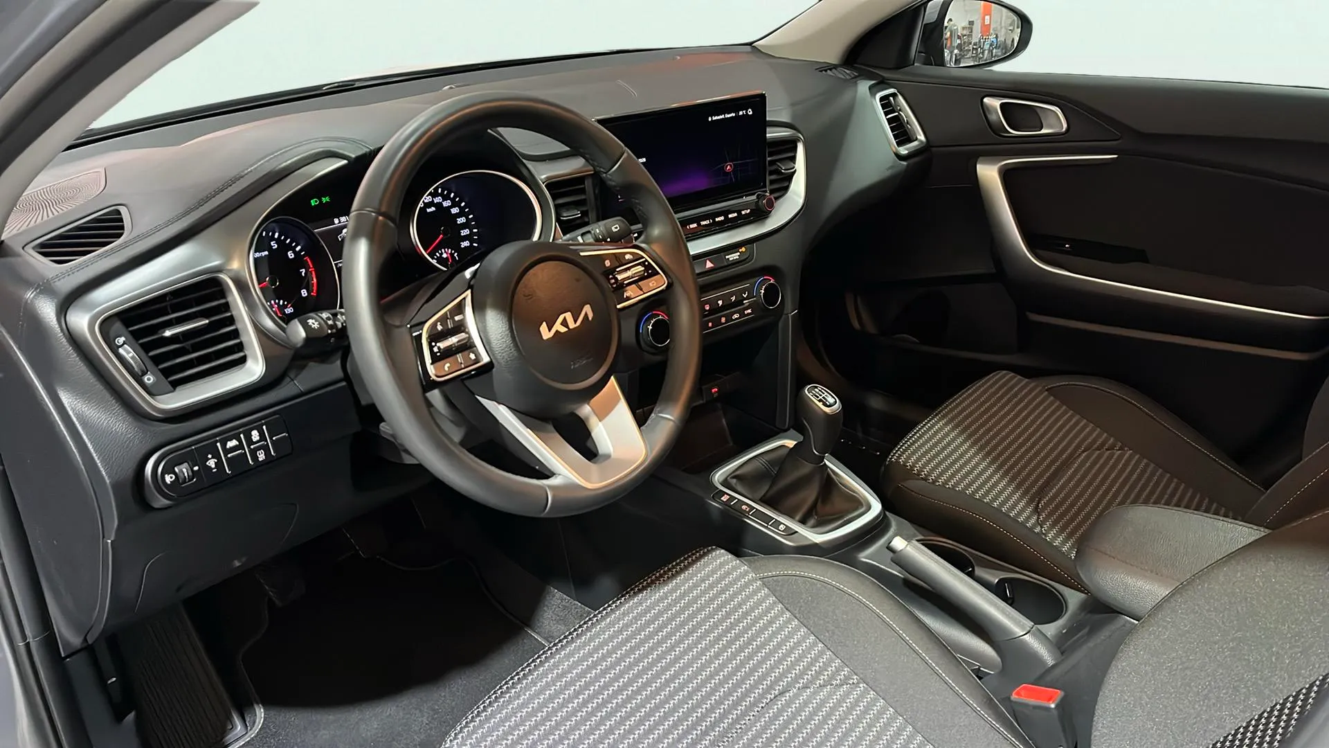 Kia XCeed 1.0 MHEV Drive - foto 9