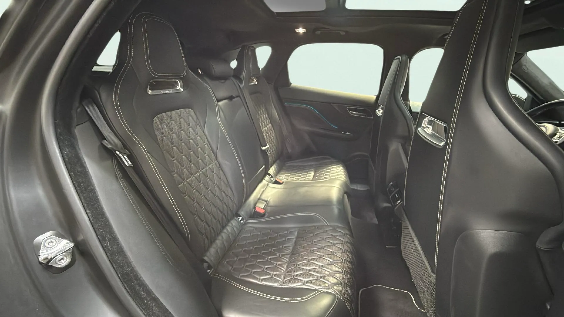 Jaguar F-Pace 5.0 V8 SVR AWD - foto 13