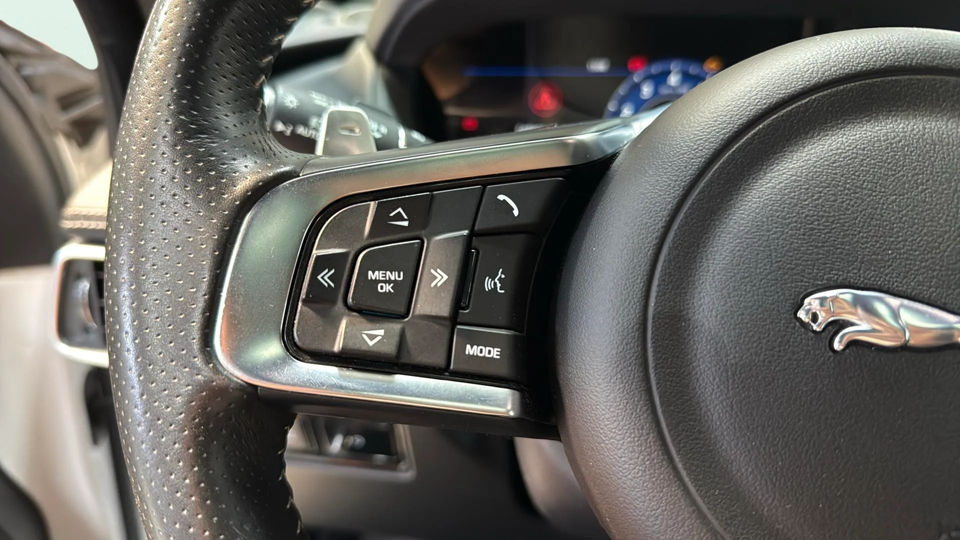 Jaguar F-Pace 5.0 V8 SVR AWD - foto 21