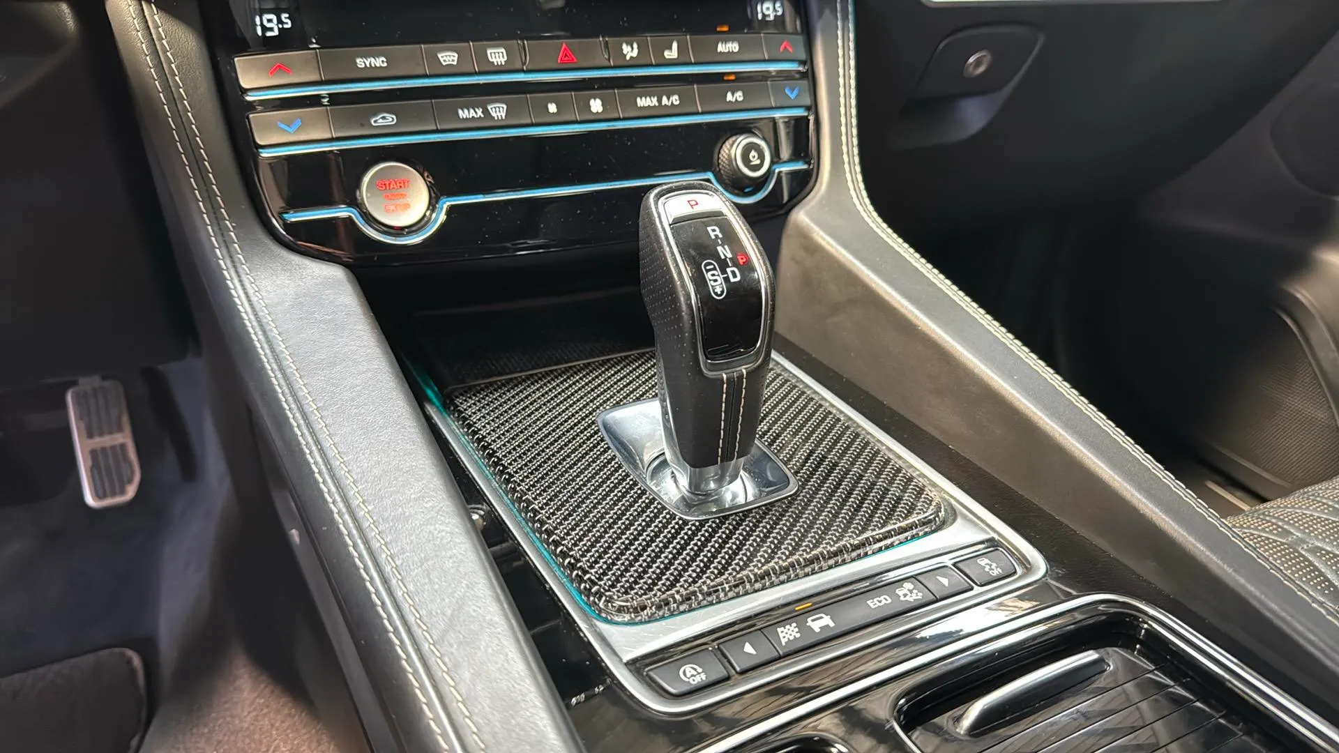 Jaguar F-Pace 5.0 V8 SVR AWD - foto 19