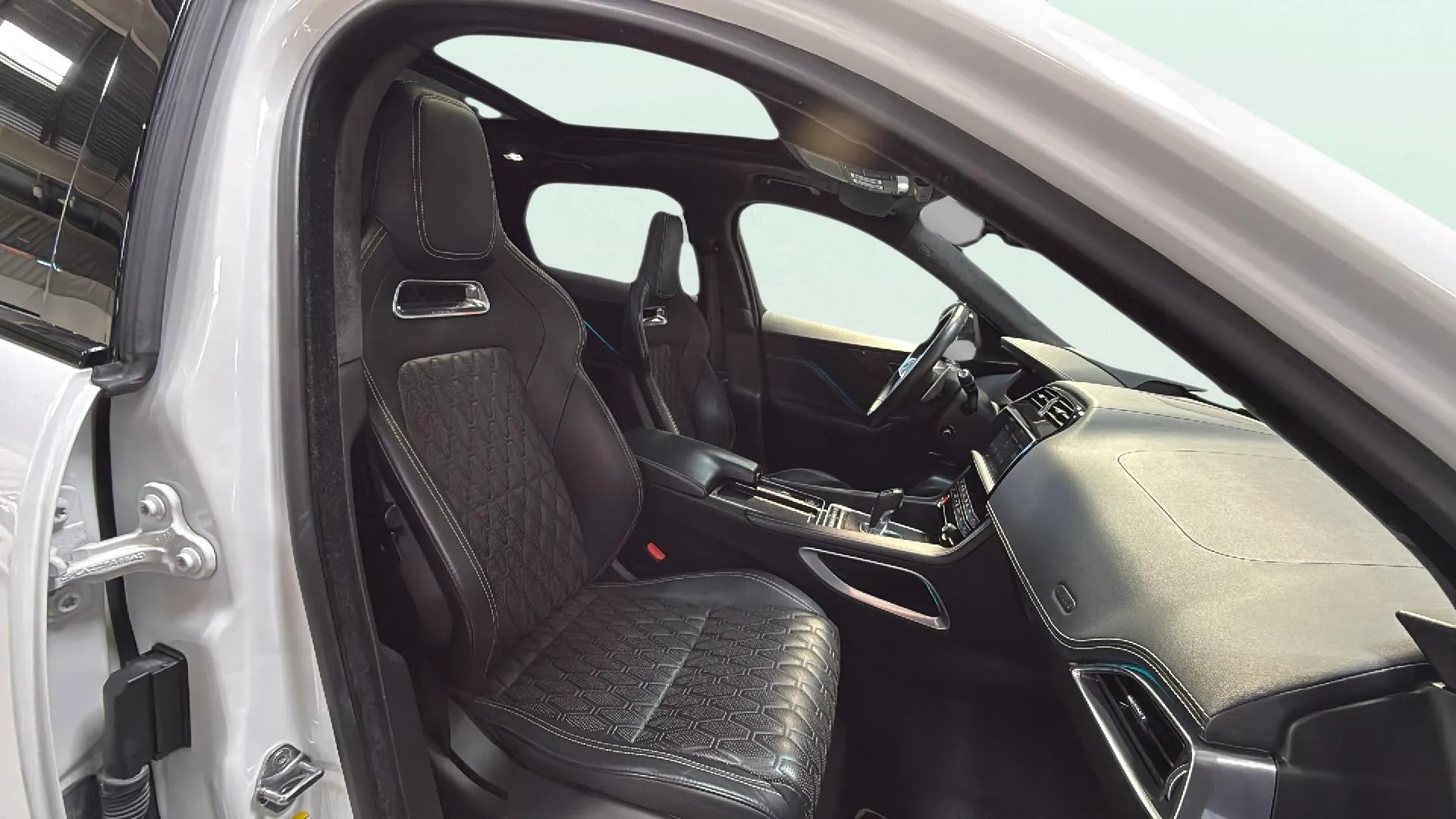 Jaguar F-Pace 5.0 V8 SVR AWD - foto 12
